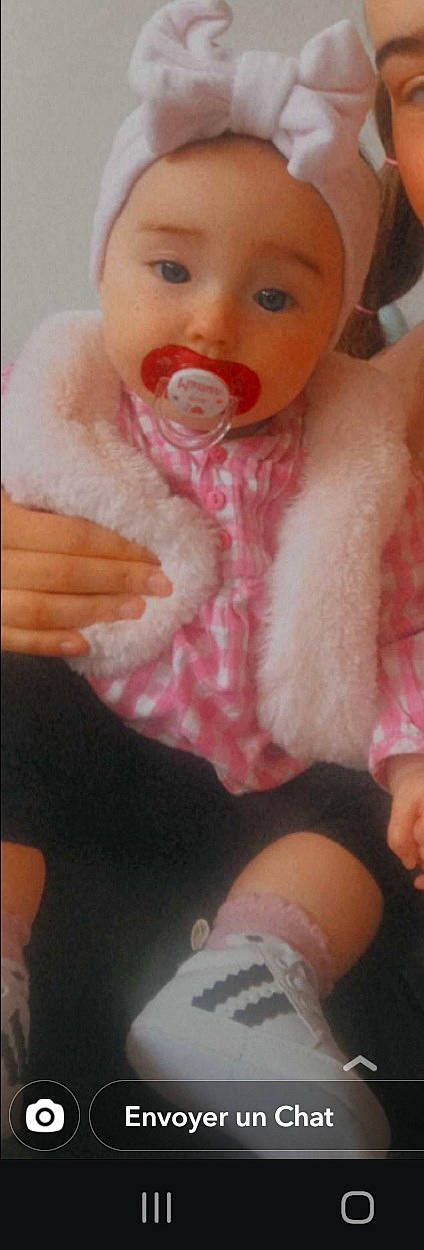 Ruby a rejoint le concours — aidez-le/la à gagner de superbes lots ! close_up, ear, eyelash, fashion_accessory, finger, fur, fur_clothing, gesture, lip, magenta, nail, nose, peach, person, pink, plush, selfie, skin, stuffed_toy, thumb