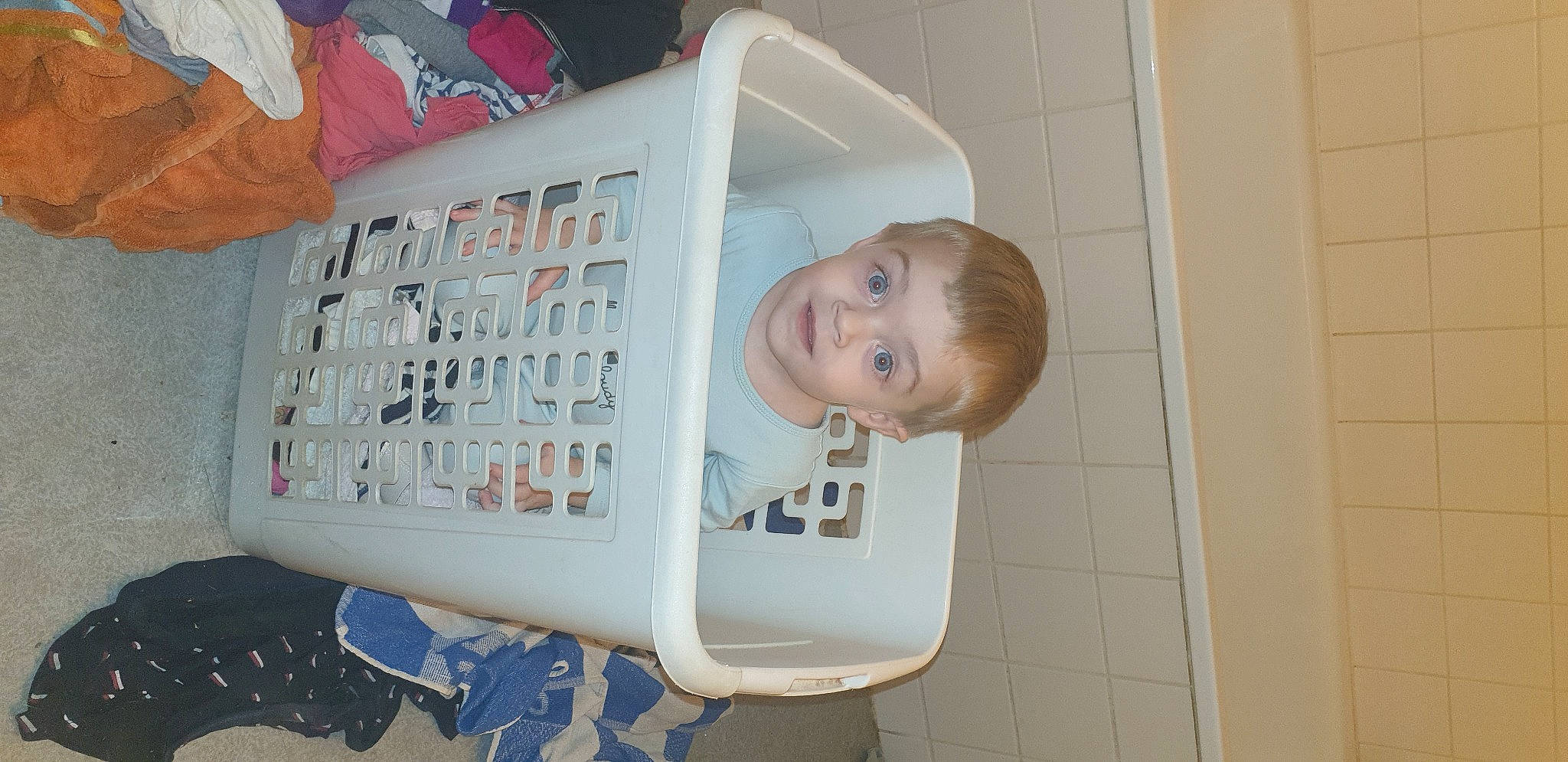 Nathan participe au concours pour gagner de l'argent avec cette photo : baby, baby_products, baby_toddler_clothing, child, font, office_equipment, person, plastic, room, smile, toddler