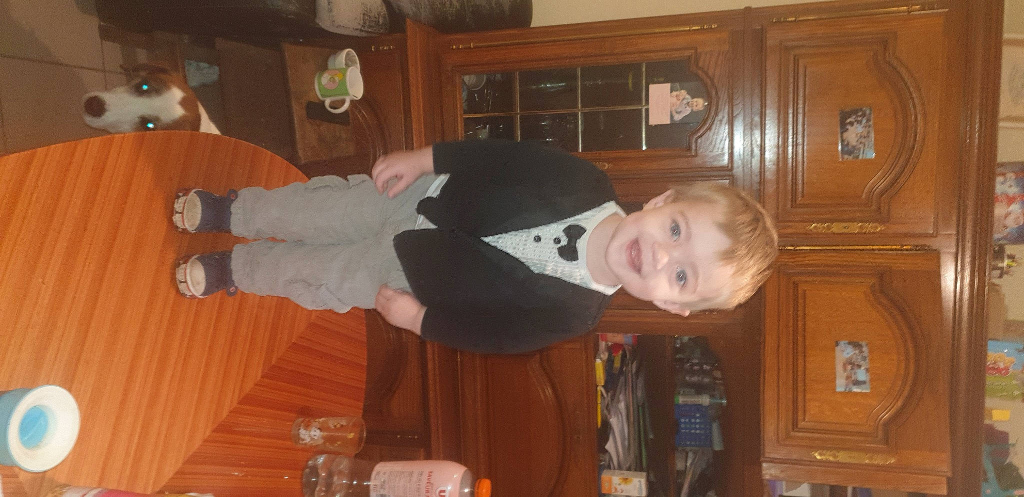 Nathan a rejoint le concours — aidez-le/la à gagner de superbes lots ! cabinetry, child, cupboard, event, fun, hardwood, joy, organ, person, picture_frame, room, shelf, smile, standing, suit, tableware, toddler, varnish, wood, wood_stain