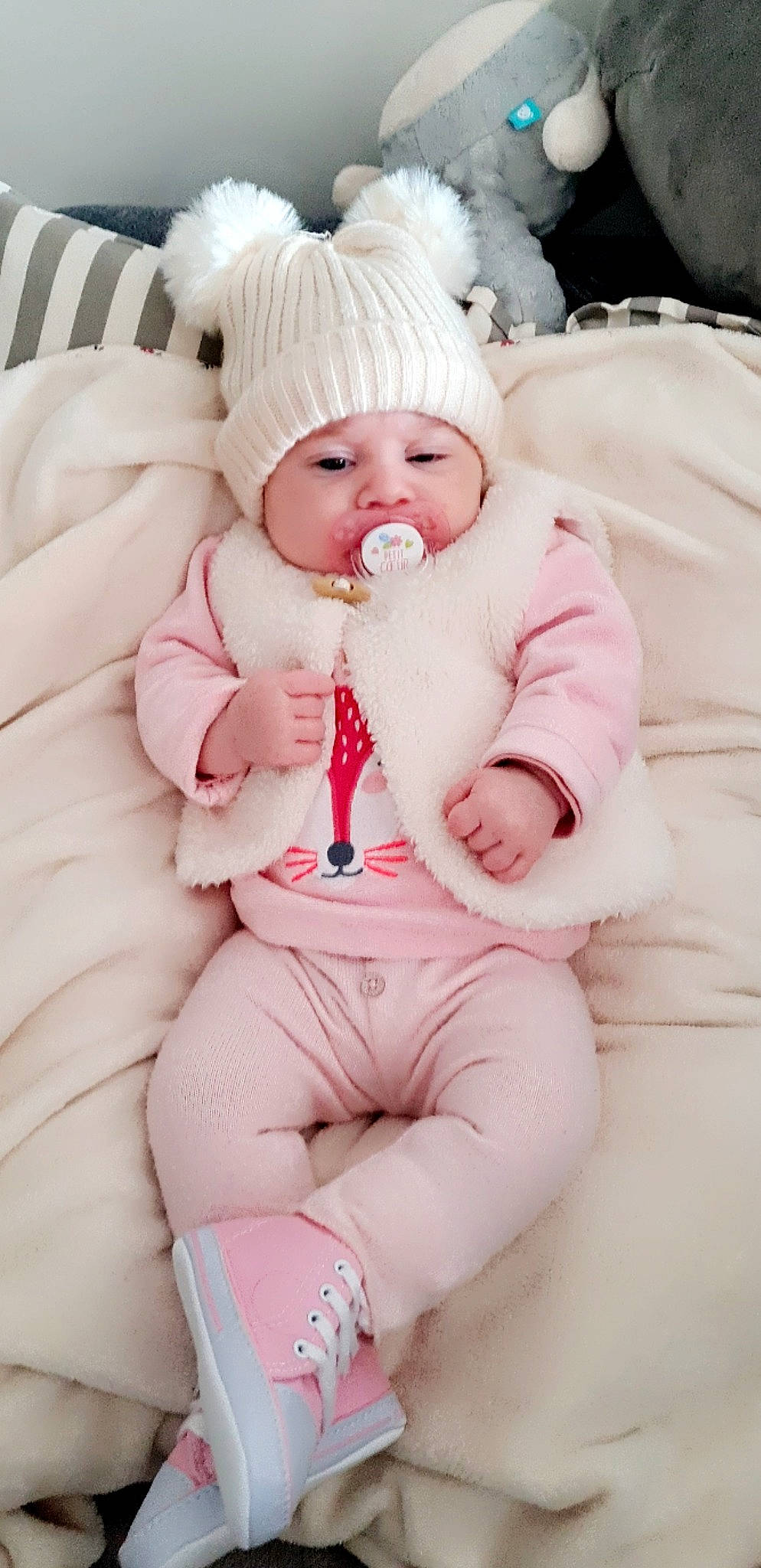 Catalya a rejoint le concours — aidez-le/la à gagner de superbes lots ! baby, baby_sleeping, baby_toddler_clothing, cap, cheek, child, comfort, eye, foot, hand, happy, head, headgear, headwear, human_body, person, pink, sitting, skin, thigh