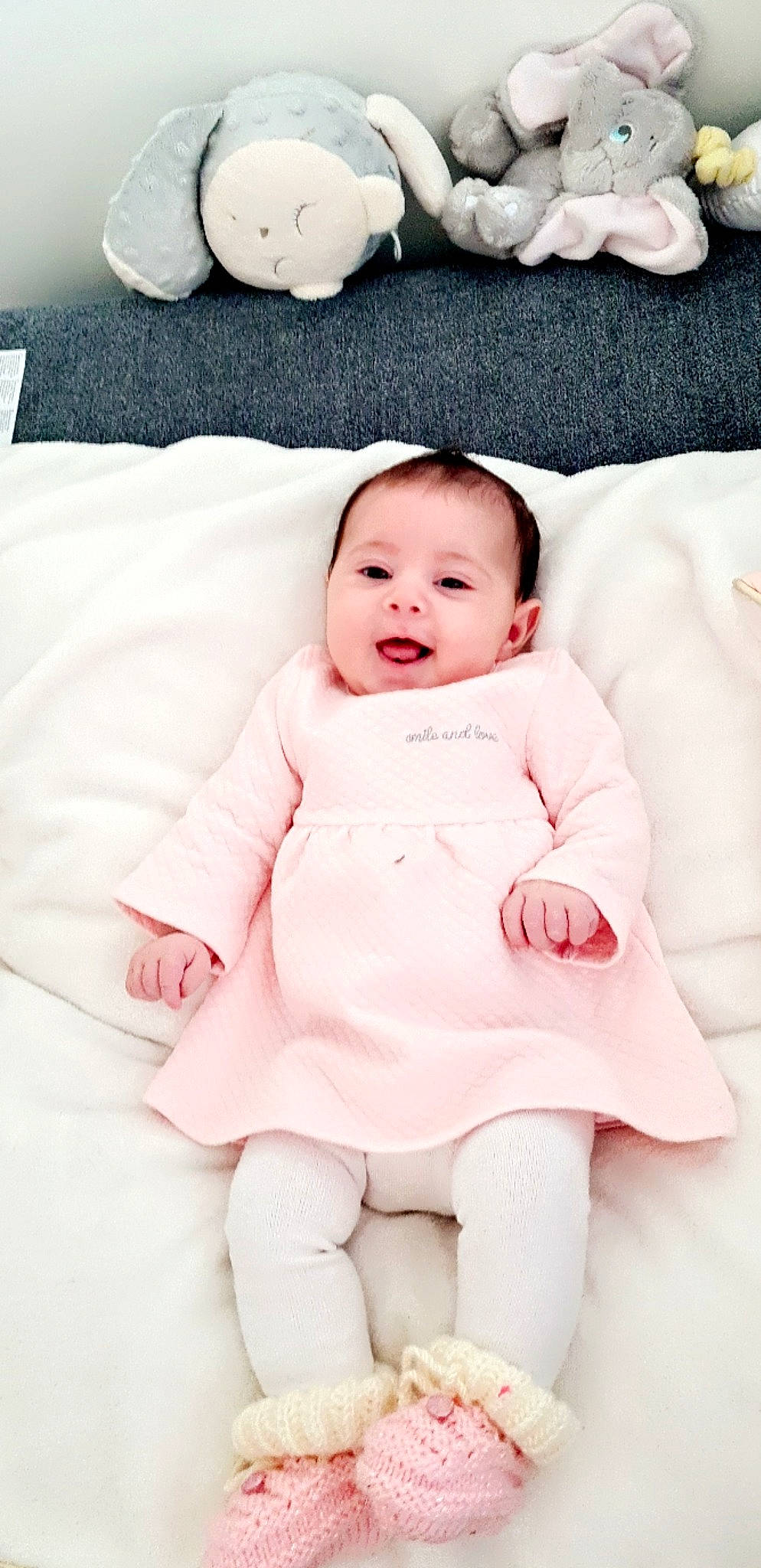 Catalya a rejoint le concours — aidez-le/la à gagner de superbes lots ! baby, baby_toddler_clothing, cheek, child, comfort, dress, face, facial_expression, flash_photography, happy, iris, pattern, person, photograph, pink, skin, sleeve, smile, textile, toddler