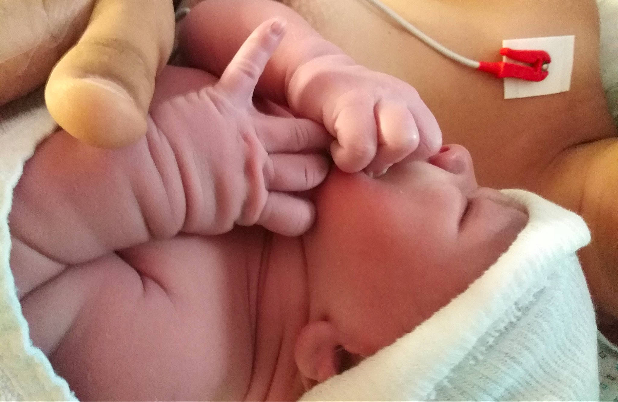 Jorys a rejoint le concours — aidez-le/la à gagner de superbes lots ! baby, baby_sleeping, birth, cheek, child, childbirth, close_up, finger, flesh, foot, hand, leg, lip, mouth, muscle, nail, neck, person, skin, sole