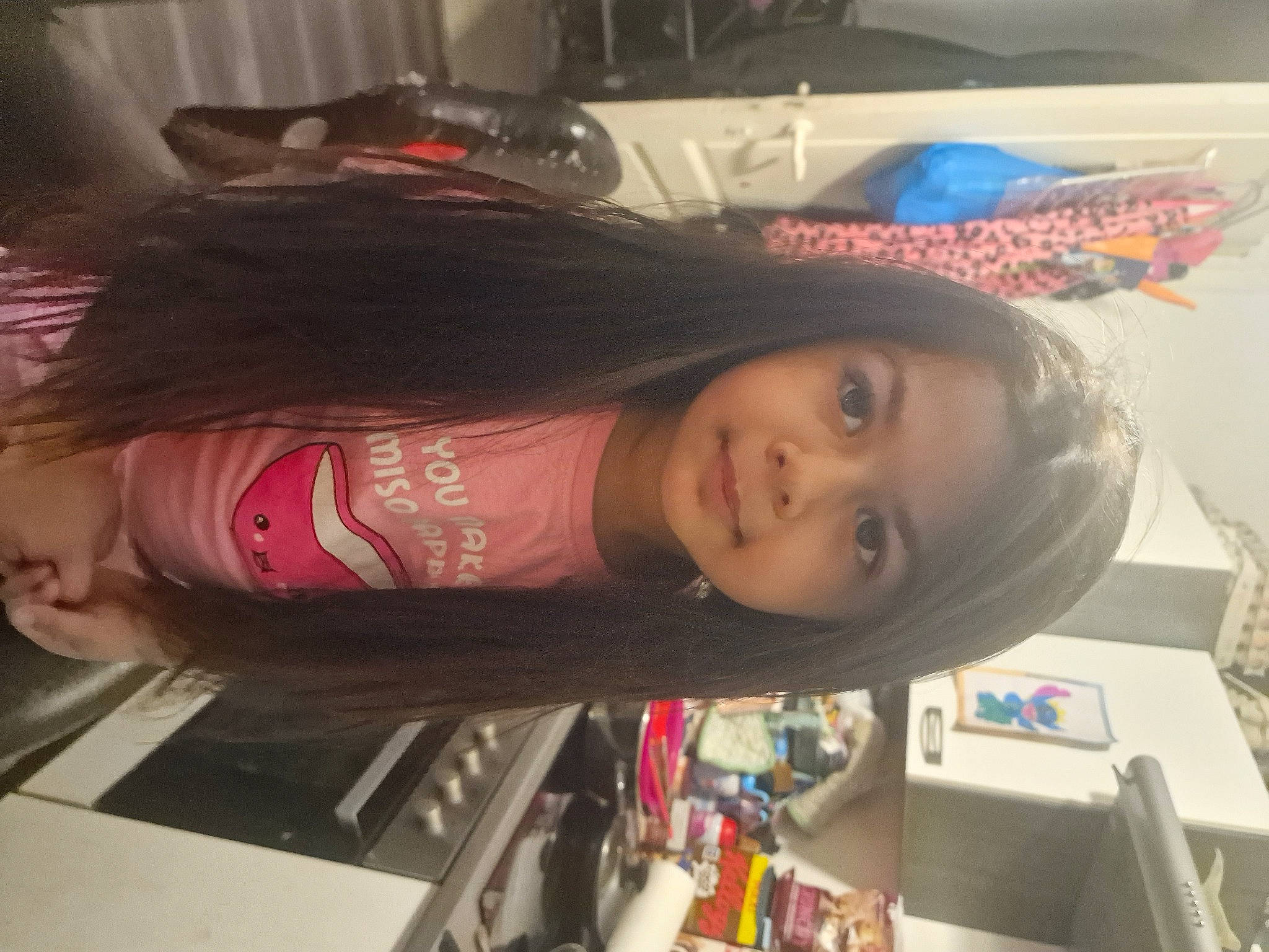 Inaya a rejoint le concours — aidez-le/la à gagner de superbes lots ! black_hair, cool, elbow, eyelash, flesh, fun, hair_coloring, joy, long_hair, mouth, person, room, sleeve, t_shirt, toddler, tree