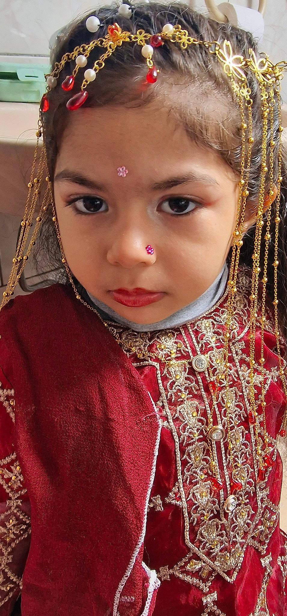 Inaya a rejoint le concours — aidez-le/la à gagner de superbes lots ! beauty, cheek, chin, clothing, eye, eyelash, face, hair, hairstyle, happy, head, iris, lip, neck, nose, organ, outerwear, person, skin, sleeve