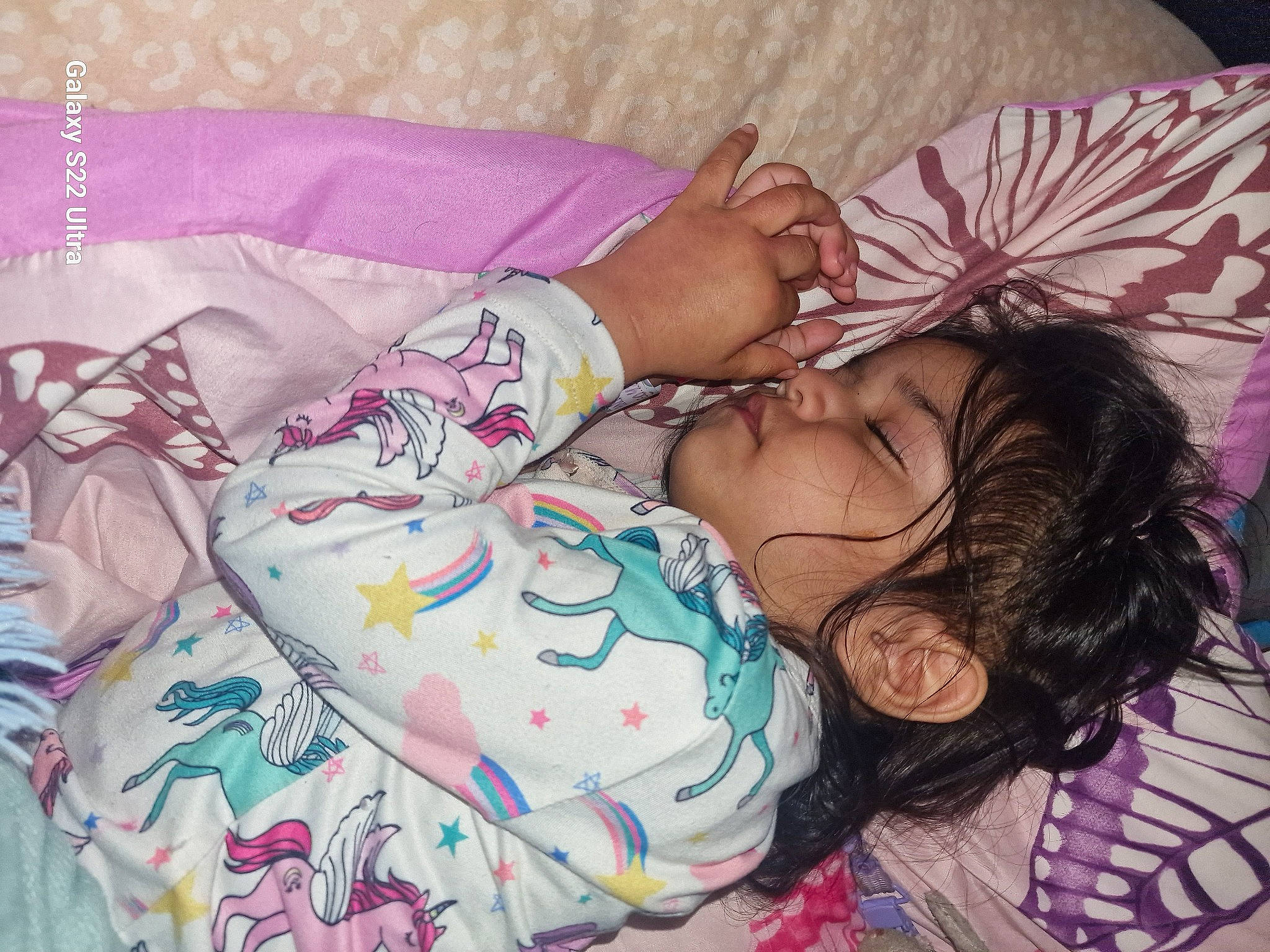 Dayana participe au concours pour gagner de l'argent avec cette photo : baby, baby_toddler_clothing, cheek, child, comfort, design, fashion_accessory, happy, human_leg, linens, magenta, nap, pattern, person, pink, room, skin, sleep, textile, thigh