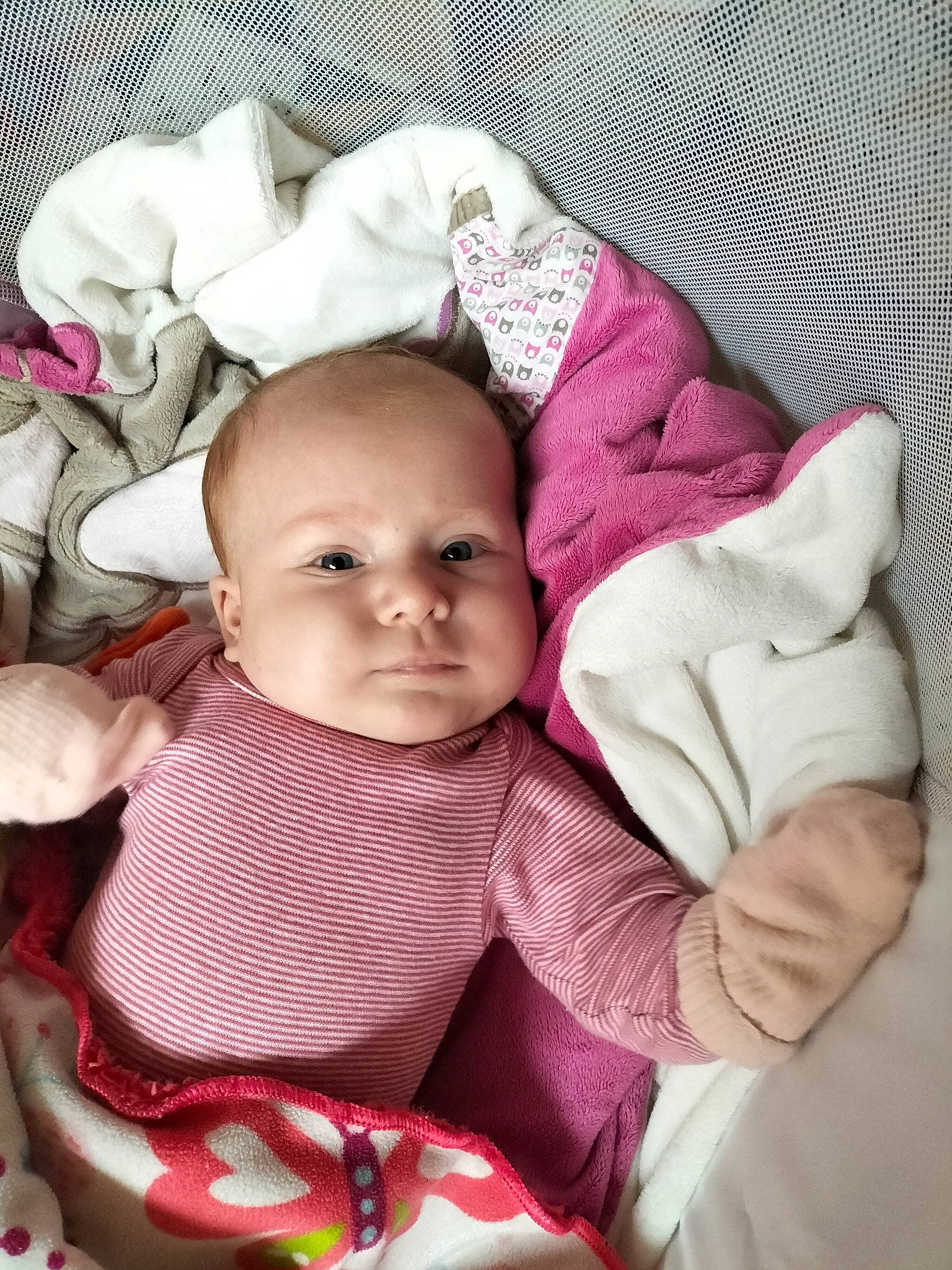 Lylou participe au concours pour gagner de l'argent avec cette photo : arm, baby, baby_carriage, baby_toddler_clothing, cheek, child, comfort, eye, headgear, iris, linens, lip, magenta, person, pink, purple, skin, sleeve, textile, toddler