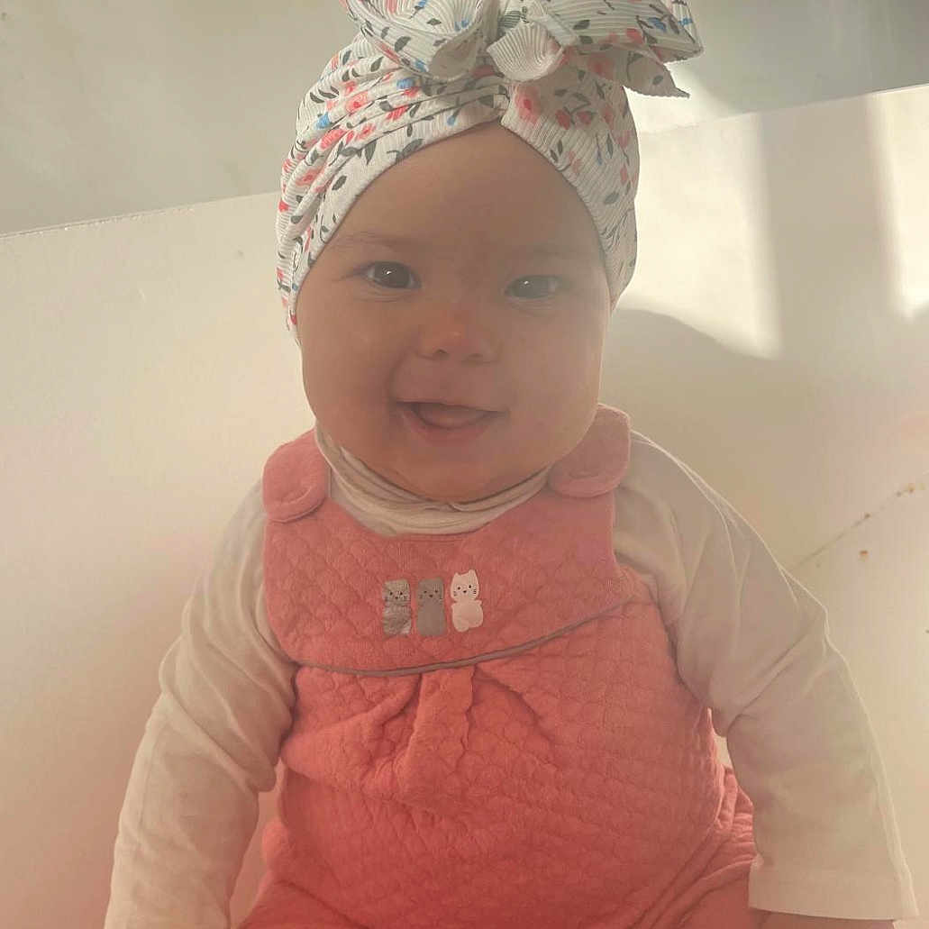 Tahïna participe au concours pour gagner de l'argent avec cette photo : accessories, baby, babylaughing, bonnet, cap, clothing, coat, face, happy, hat, head, headband, knitwear, person, photography, portrait, scarf, smile, sweater, tape