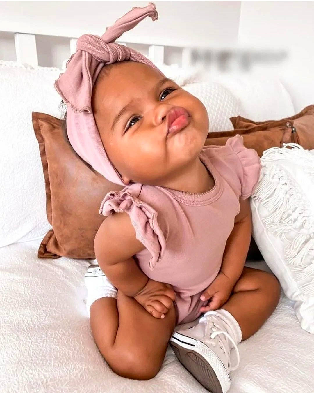 Khalil participe au concours pour gagner de l'argent avec cette photo : abdomen, arm, baby, baby_toddler_clothing, cheek, child, comfort, finger, gesture, hand, happy, headwear, linens, neck, person, pink, skin, sleeve, smile, thigh