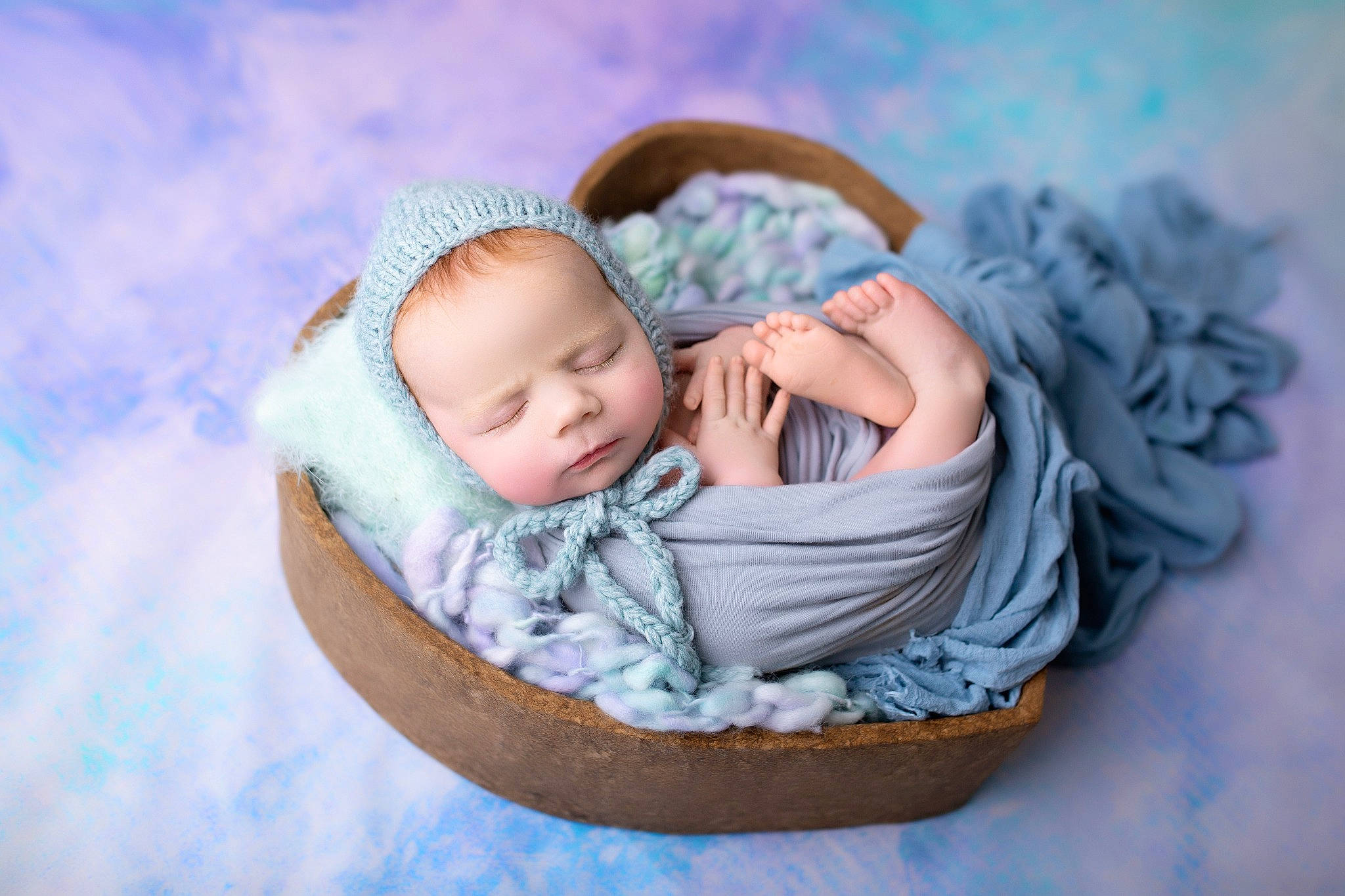 Rudi is registered to the contest to win money with this photo: baby, baby_sleeping, basket, child, hair_accessory, headgear, person, photograph, photography, product, sleep, toddler, turquoise
