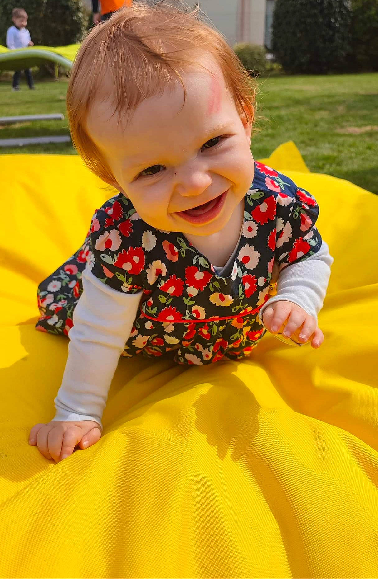 Lily-rose participe au concours pour gagner de l'argent avec cette photo : baby, baby_toddler_clothing, child, dress, facial_expression, fun, grass, green, happy, head, joy, leaf, leisure, orange, person, photograph, plant, skin, sleeve, smile