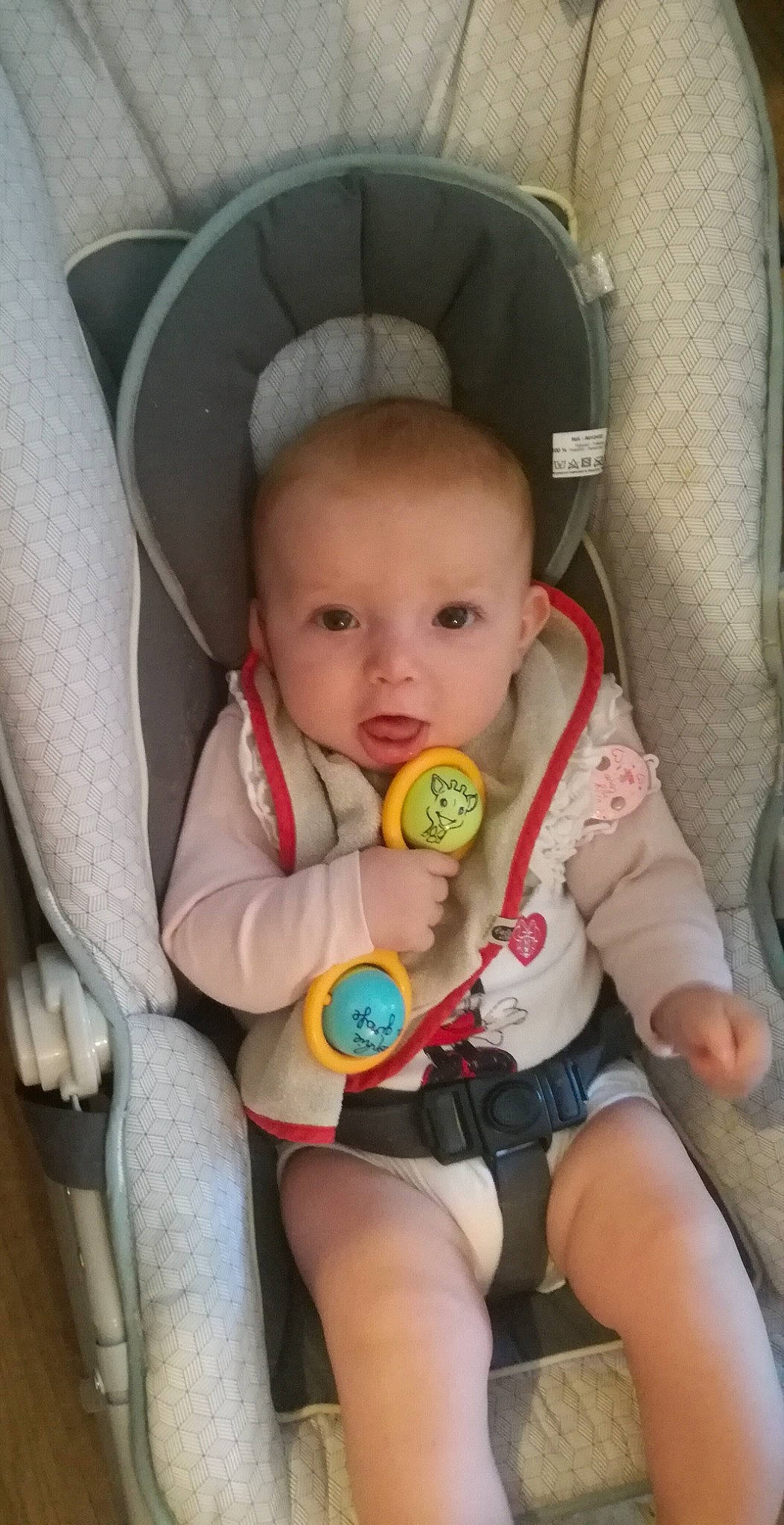 Lily-rose a rejoint le concours — aidez-le/la à gagner de superbes lots ! arm, baby, baby_carriage, baby_safety, baby_toddler_clothing, chair, cheek, child, comfort, eye, finger, iris, lap, leg, mammal, nose, person, product, skin, toddler