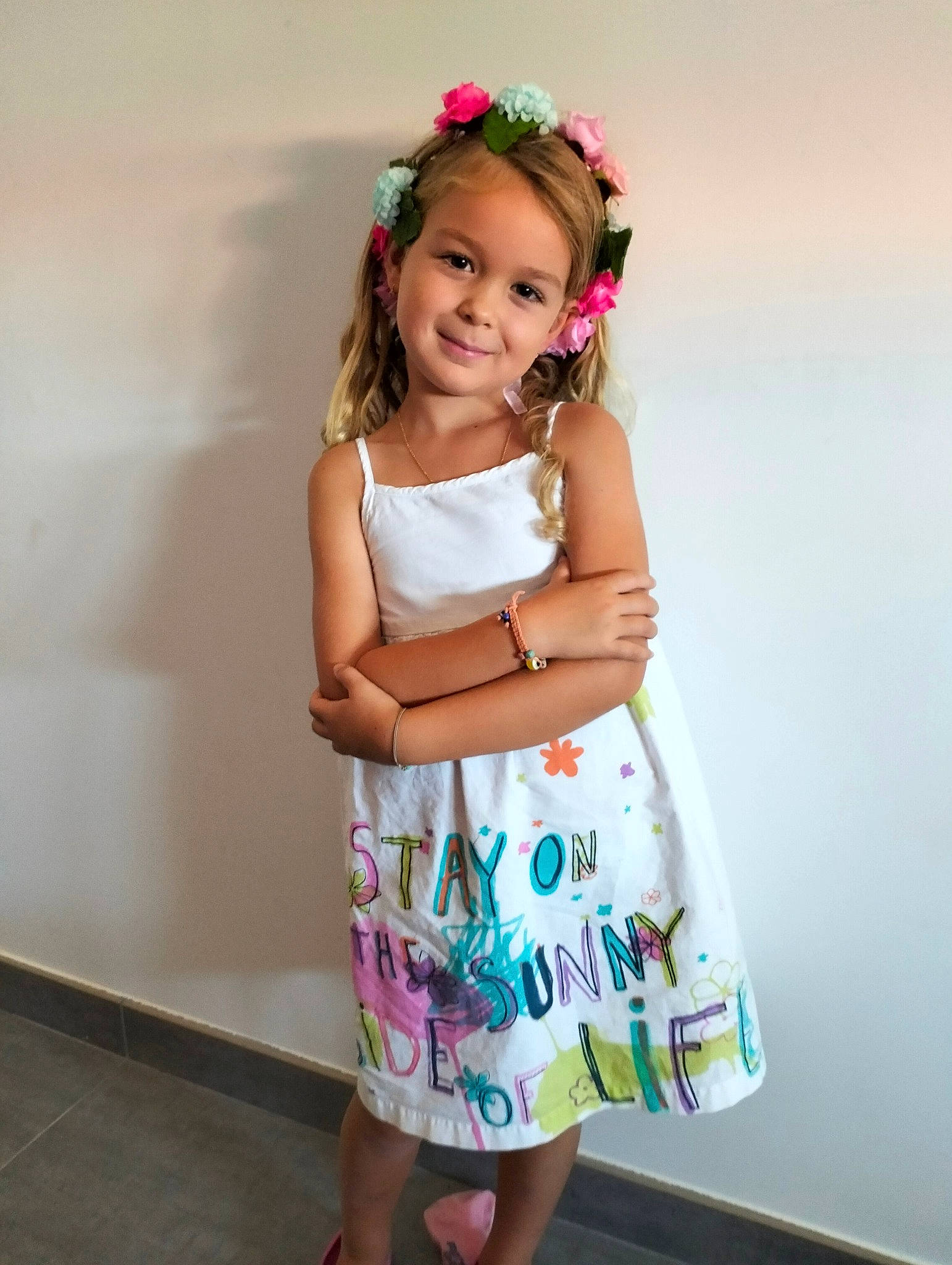 Clara participe au concours pour gagner de l'argent avec cette photo : day_dress, dress, eye, face, fashion_design, happy, head, human_leg, jewellery, joy, long_hair, magenta, neck, one_piece_garment, person, pink, skin, sleeve, smile, thigh