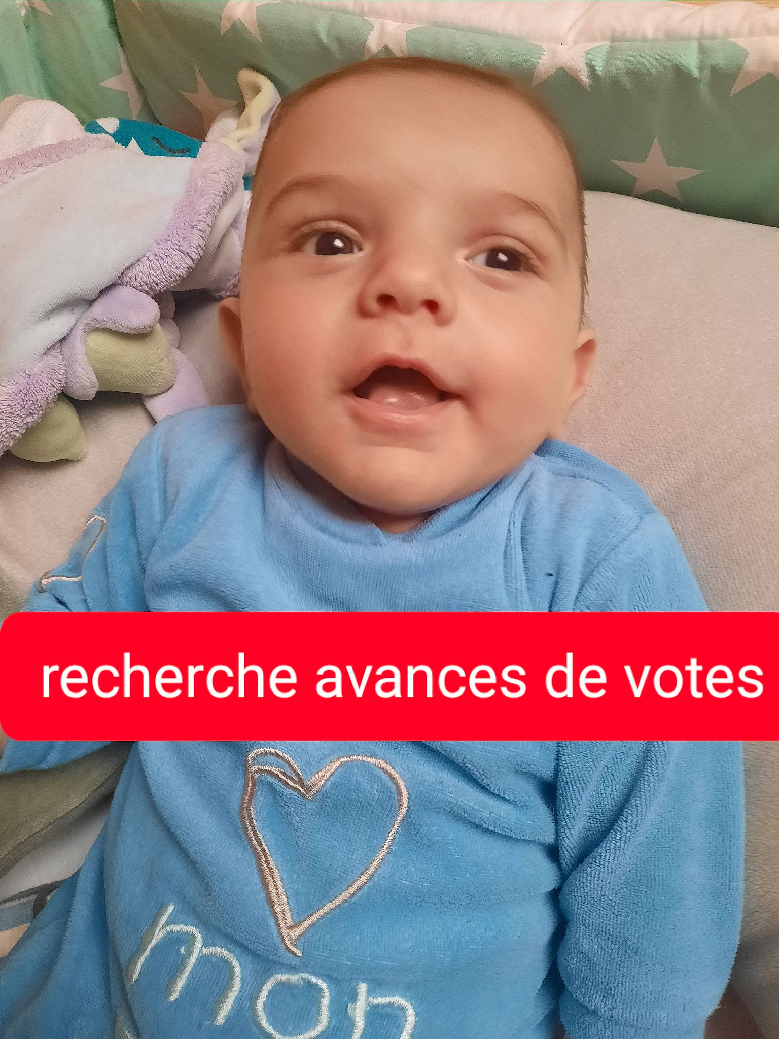 Kayden a rejoint le concours — aidez-le/la à gagner de superbes lots ! baby, baby_toddler_clothing, cheek, child, comfort, cool, electric_blue, eyebrow, face, facial_expression, happy, mouth, nose, person, product, skin, sleeve, smile, t_shirt, textile