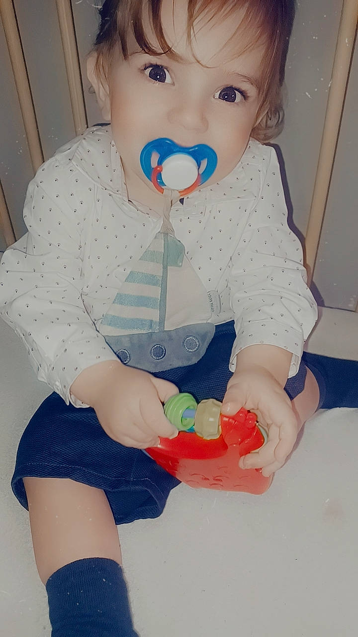 Kayden participe au concours pour gagner de l'argent avec cette photo : baby, baby_playing_with_toys, baby_products, baby_toddler_clothing, blue, cheek, child, drinkware, eyelash, happy, human_leg, knee, party_supply, pattern, person, skin, sleeve, textile, thigh, toddler