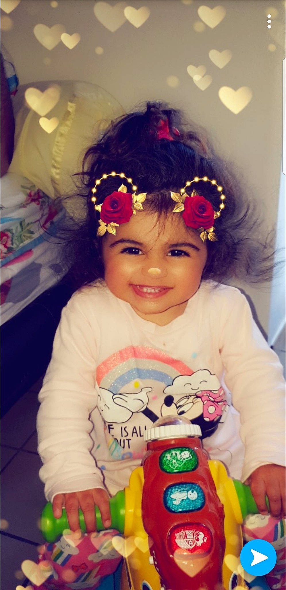 Issana a rejoint le concours — aidez-le/la à gagner de superbes lots ! baby, baby_toys, black_hair, cheek, child, crown, ear, fashion_accessory, forehead, fun, hair, hair_accessory, head, headband, headgear, headpiece, joy, person, photography, play