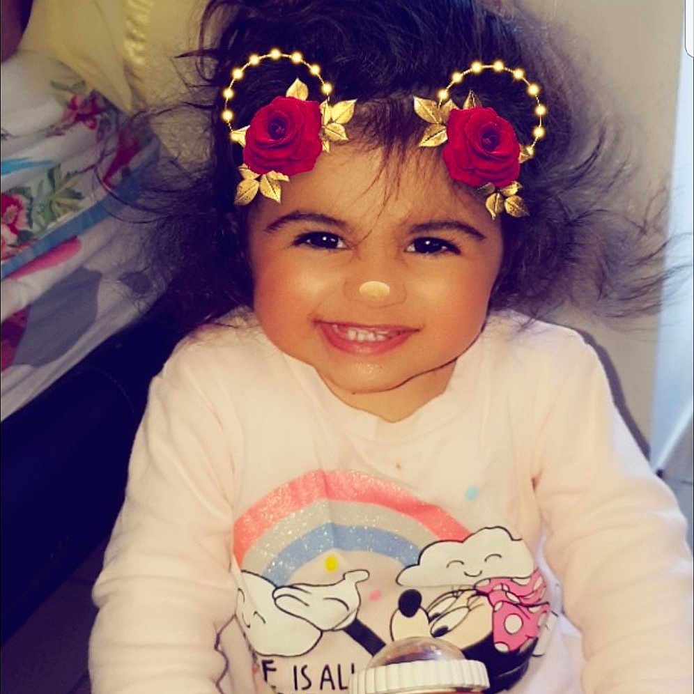 Issana a rejoint le concours — aidez-le/la à gagner de superbes lots ! baby, baby_toys, black_hair, cheek, child, crown, ear, fashion_accessory, forehead, fun, hair, hair_accessory, head, headband, headgear, headpiece, joy, person, photography, play