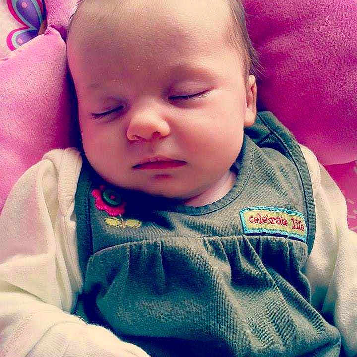 Lily-Rose is registered to the contest to win money with this photo:
