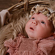 Emma participe au concours pour gagner de l'argent avec cette photo : baby, infant, face, headband, flower_crown, pink_dress, lace, fur, basket, portrait, newborn, cute, soft_texture, cozy, child, looking_up, closeup, skin, head, adorable