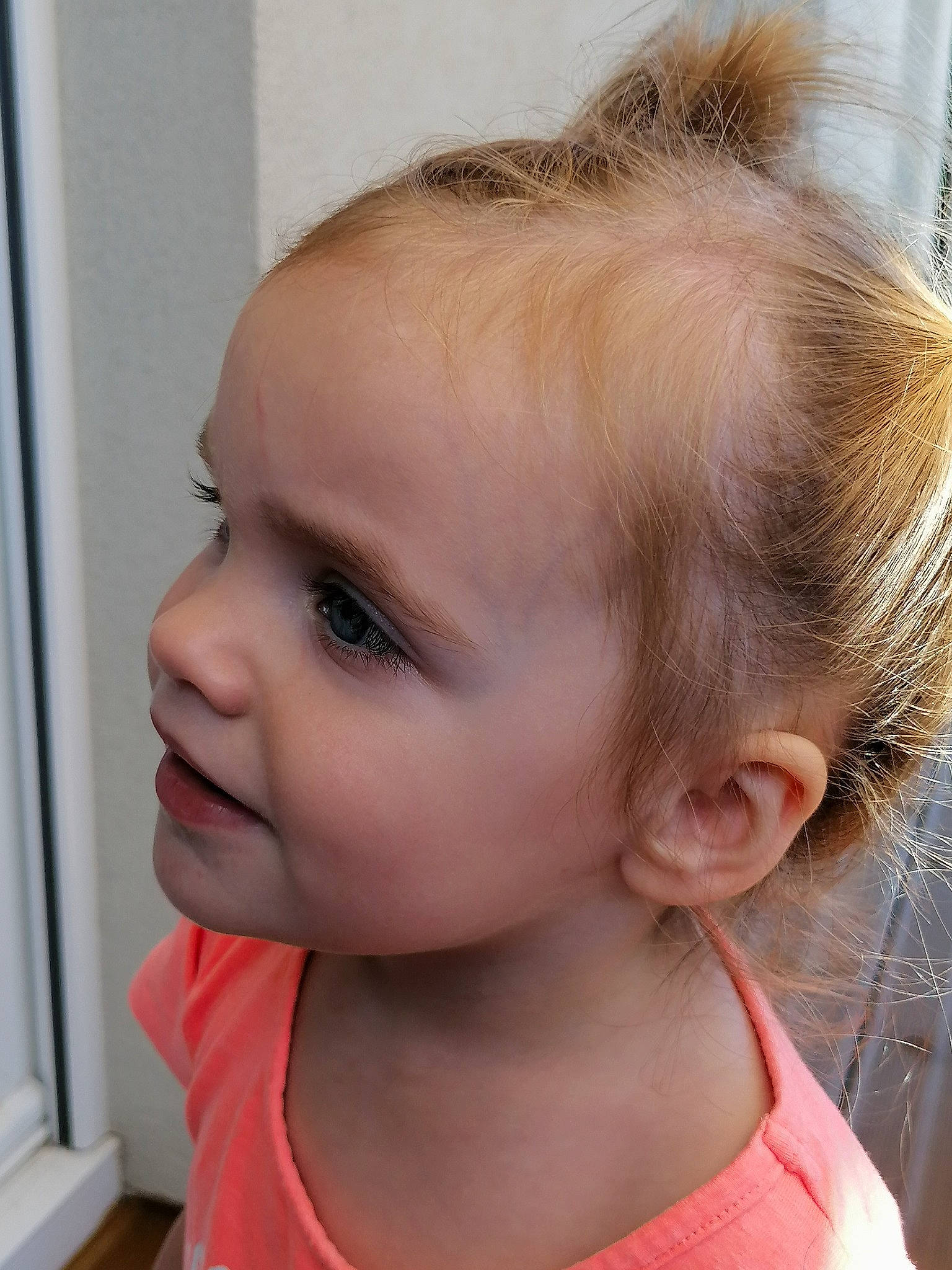 Zoé a rejoint le concours — aidez-le/la à gagner de superbes lots ! baby, baby_toddler_clothing, blond, brown_hair, cheek, child, chin, ear, eyebrow, eyelash, fashion_accessory, hair_accessory, happy, iris, lip, neck, nose, person, skin, smile