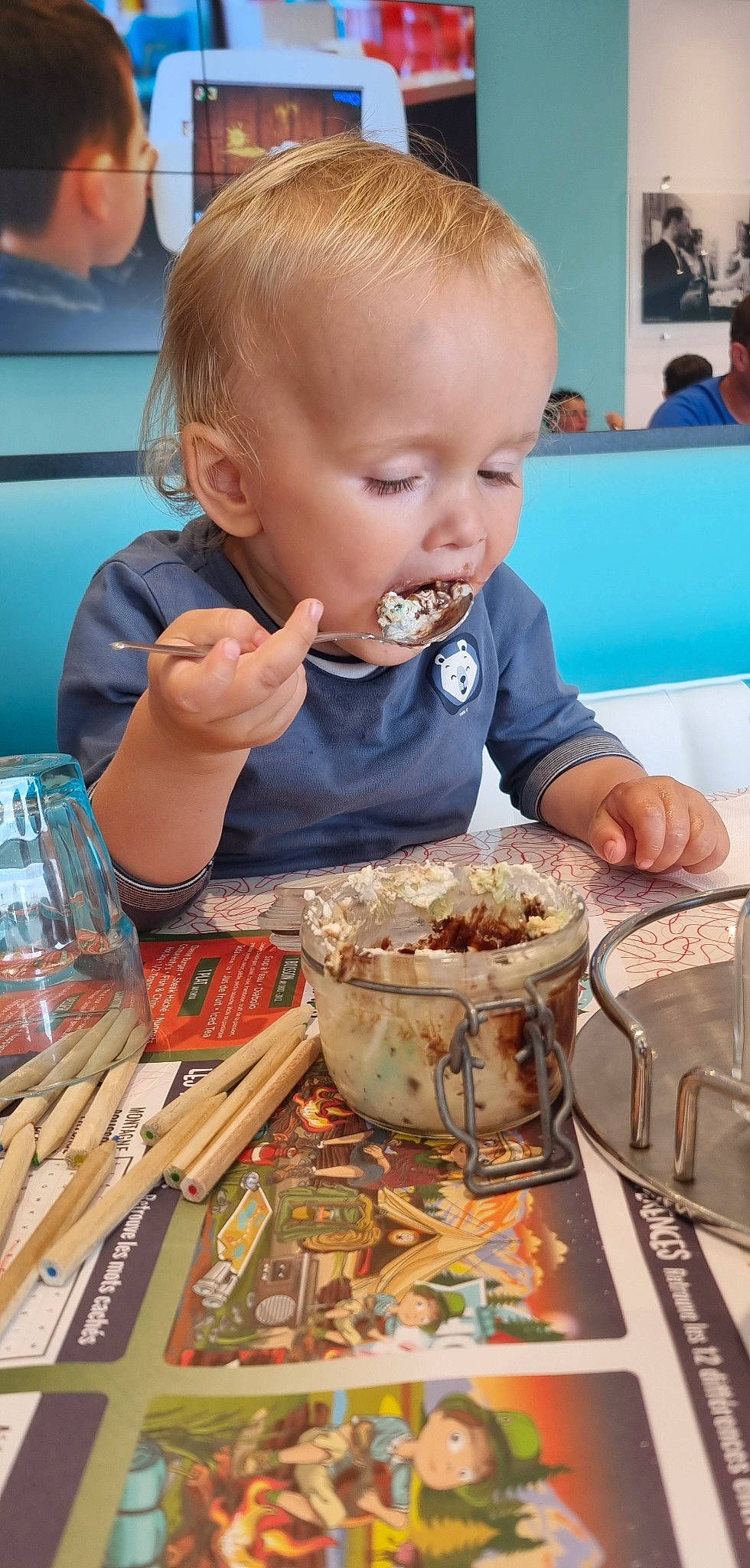 Andréas a rejoint le concours — aidez-le/la à gagner de superbes lots ! baby, chair, child, comfort_food, cooking, cuisine, dish, eating, event, finger_food, food, food_craving, junk_food, person, plate, recipe, sharing, sweetness, table, tableware