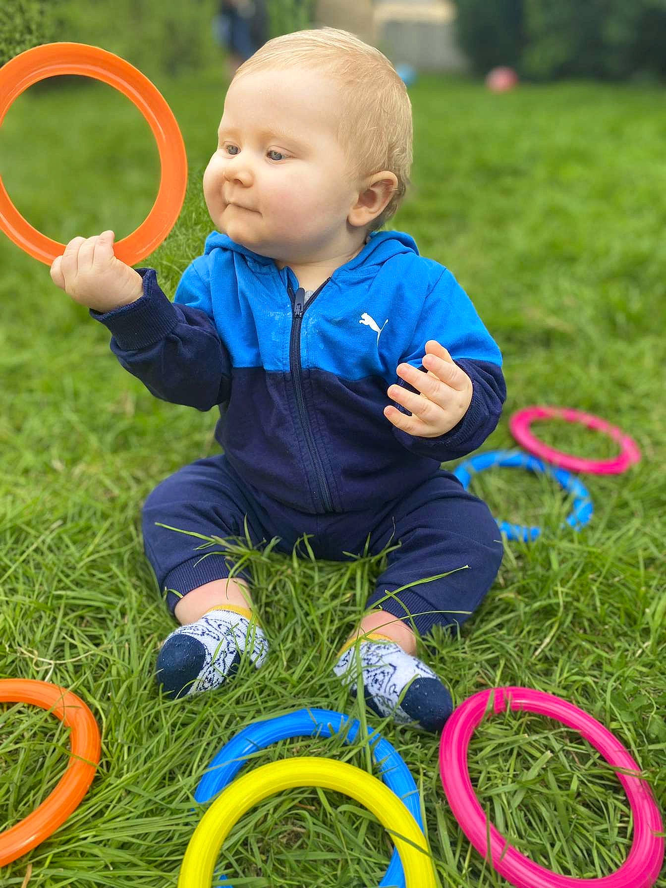 Keyden a rejoint le concours — aidez-le/la à gagner de superbes lots ! baby, baby_toddler_clothing, child, fun, grass, grass_family, green, hand, happy, lawn, leisure, light, nature, people_in_nature, person, photograph, summer, tire, toddler, wheel