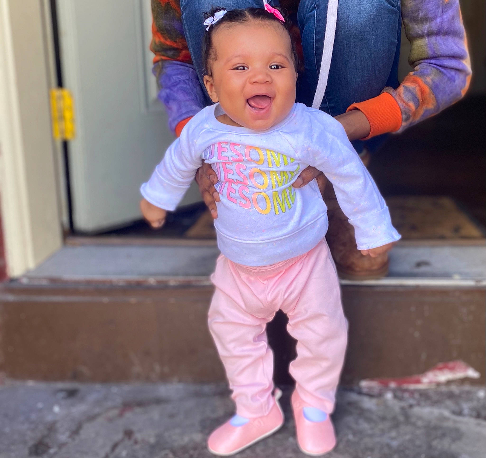 Klanii is registered to the contest to win money with this photo: baby, baby_toddler_clothing, cap, child, door, electric_blue, eye, face, fun, happy, hat, head, human_body, magenta, outerwear, person, pink, sleeve, smile, t_shirt