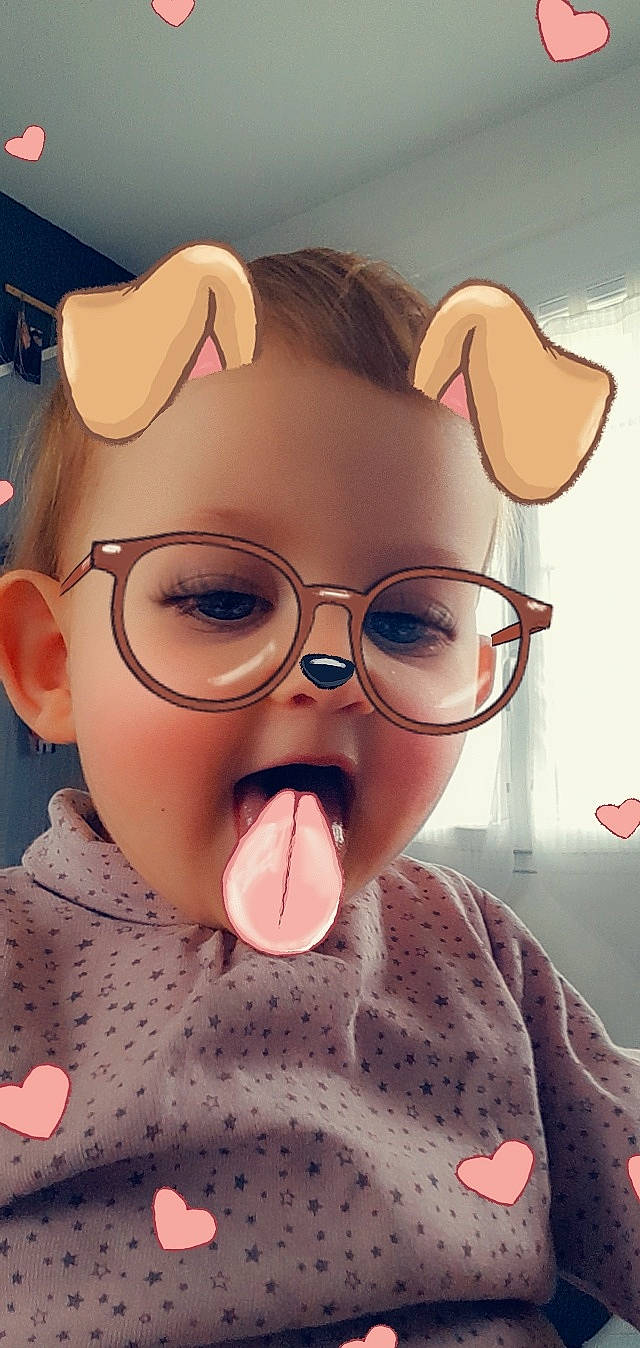 Taïna a rejoint le concours — aidez-le/la à gagner de superbes lots ! cheek, chin, ear, eyebrow, eyelash, eyewear, facial_expression, forehead, glasses, hairstyle, happy, headgear, human, jaw, lip, mouth, nose, person, pink, skin