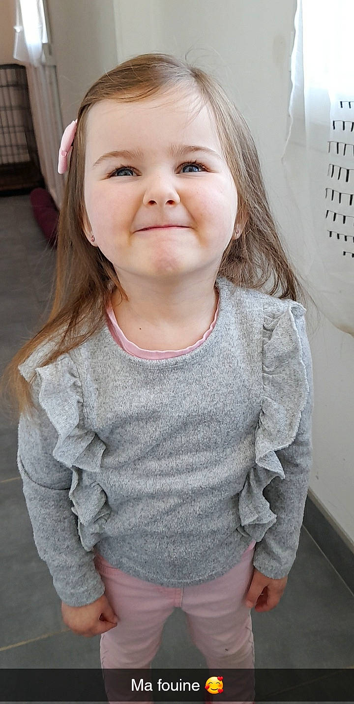 Ylana a rejoint le concours — aidez-le/la à gagner de superbes lots ! baby_toddler_clothing, cheek, chin, eye, eyebrow, eyelash, face, facial_expression, hair, head, joint, joy, lip, mouth, neck, nose, person, shoulder, skin, sleeve