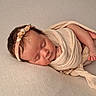 Anna a rejoint le concours — aidez-le/la à gagner de superbes lots ! newborn, baby, sleeping, wrapped, headband, flower, infant, soft, beige, skin, peaceful, cute, portrait, child, toddler, resting, cozy, blanket, small, human