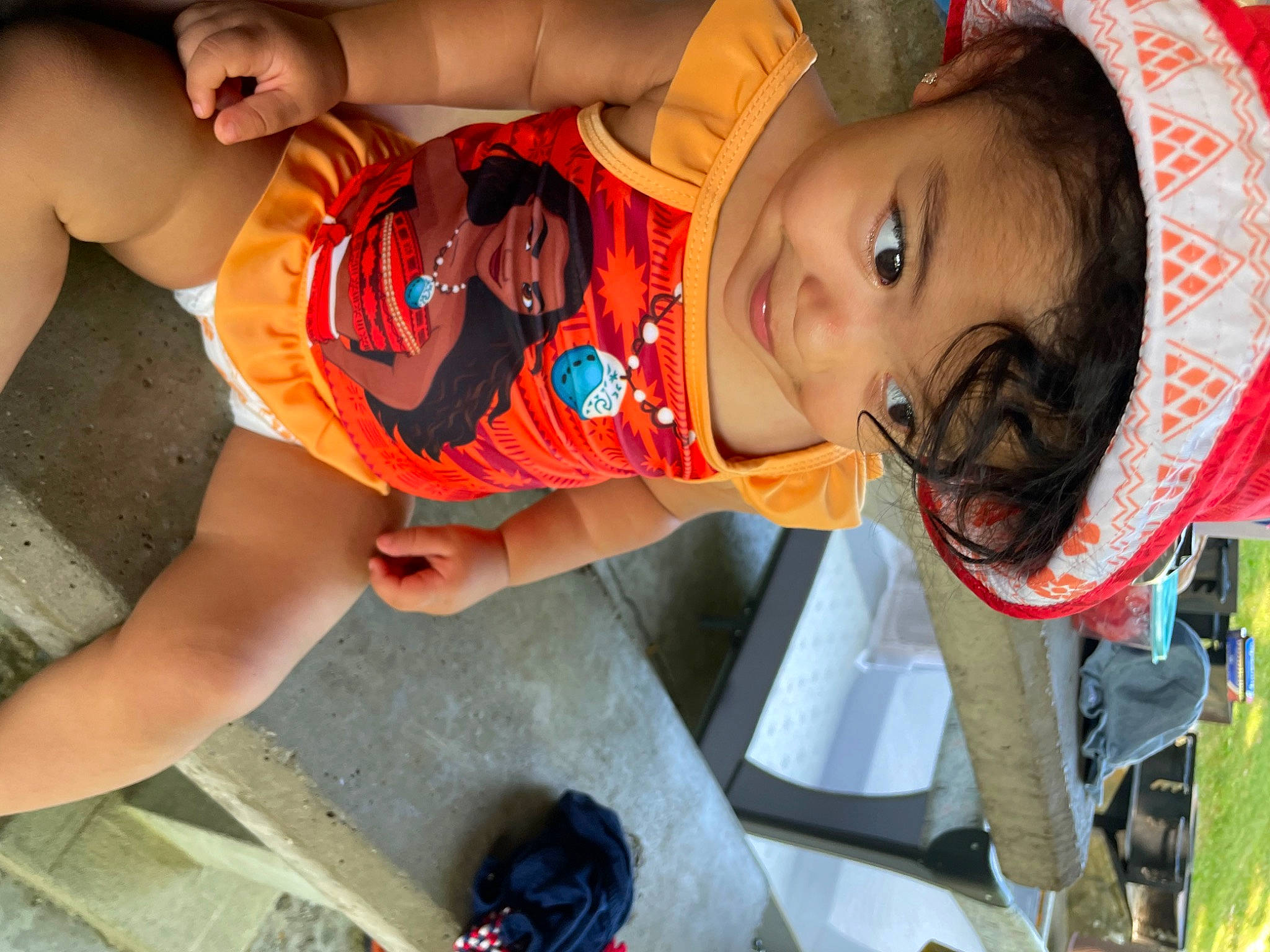 Zyana is registered to the contest to win money with this photo: abdomen, baby, chest, child, elbow, eyewear, fun, happy, hat, human_leg, knee, mouth, person, personal_protective_equipment, shorts, t_shirt, thigh, toddler, vacation