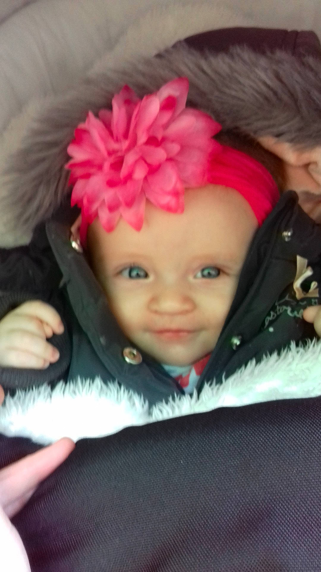 Lauraly participe au concours pour gagner de l'argent avec cette photo : child, ear, girl, hair_accessory, head, headband, headgear, human_hair_color, infant, person, pink, product, skin, textile, toddler