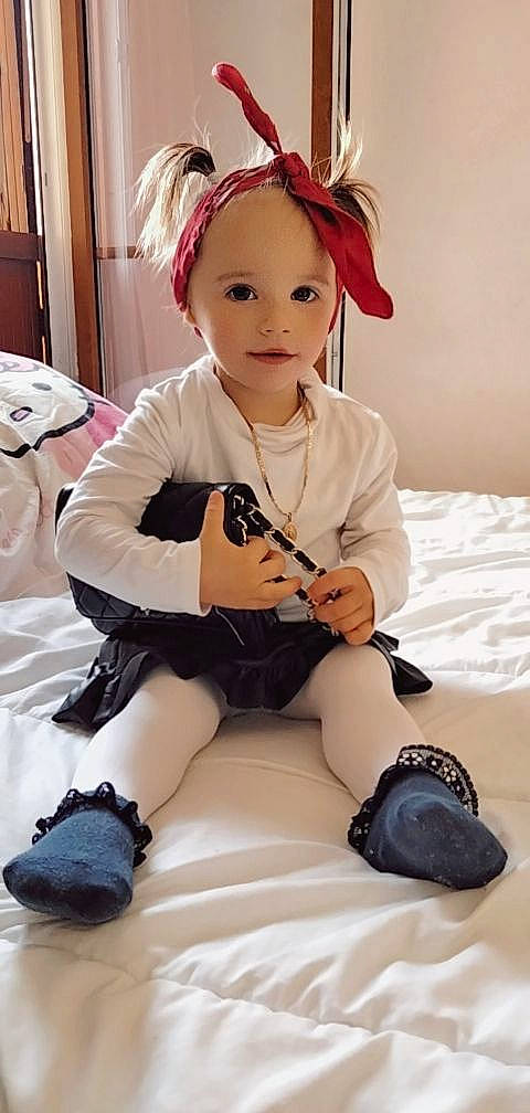 Elena participe au concours pour gagner de l'argent avec cette photo : baby_toddler_clothing, bangs, comfort, doll, eye, eyelash, hair, human_body, joint, knee, leg, person, shoe, skin, sleeve, sneakers, sock, thigh, toy, white