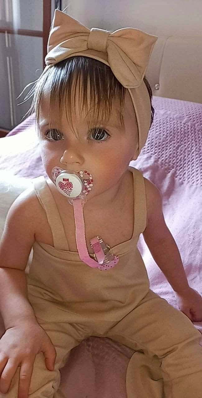 Elena a rejoint le concours — aidez-le/la à gagner de superbes lots ! arm, baby, baby_toddler_clothing, cheek, chin, eye, eyebrow, eyelash, hairstyle, hand, head, human_body, iris, lip, mouth, neck, nose, person, skin, sleeve