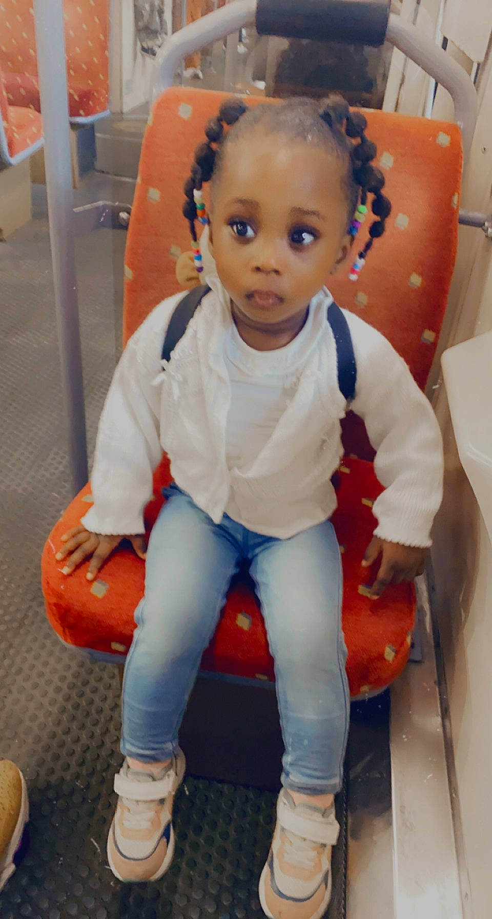 Kimberley participe au concours pour gagner de l'argent avec cette photo : baby, baby_toddler_clothing, blue, boot, chair, cheek, child, chin, eye, fun, hairstyle, happy, orange, organ, person, sitting, skin, snapshot, toddler, toy