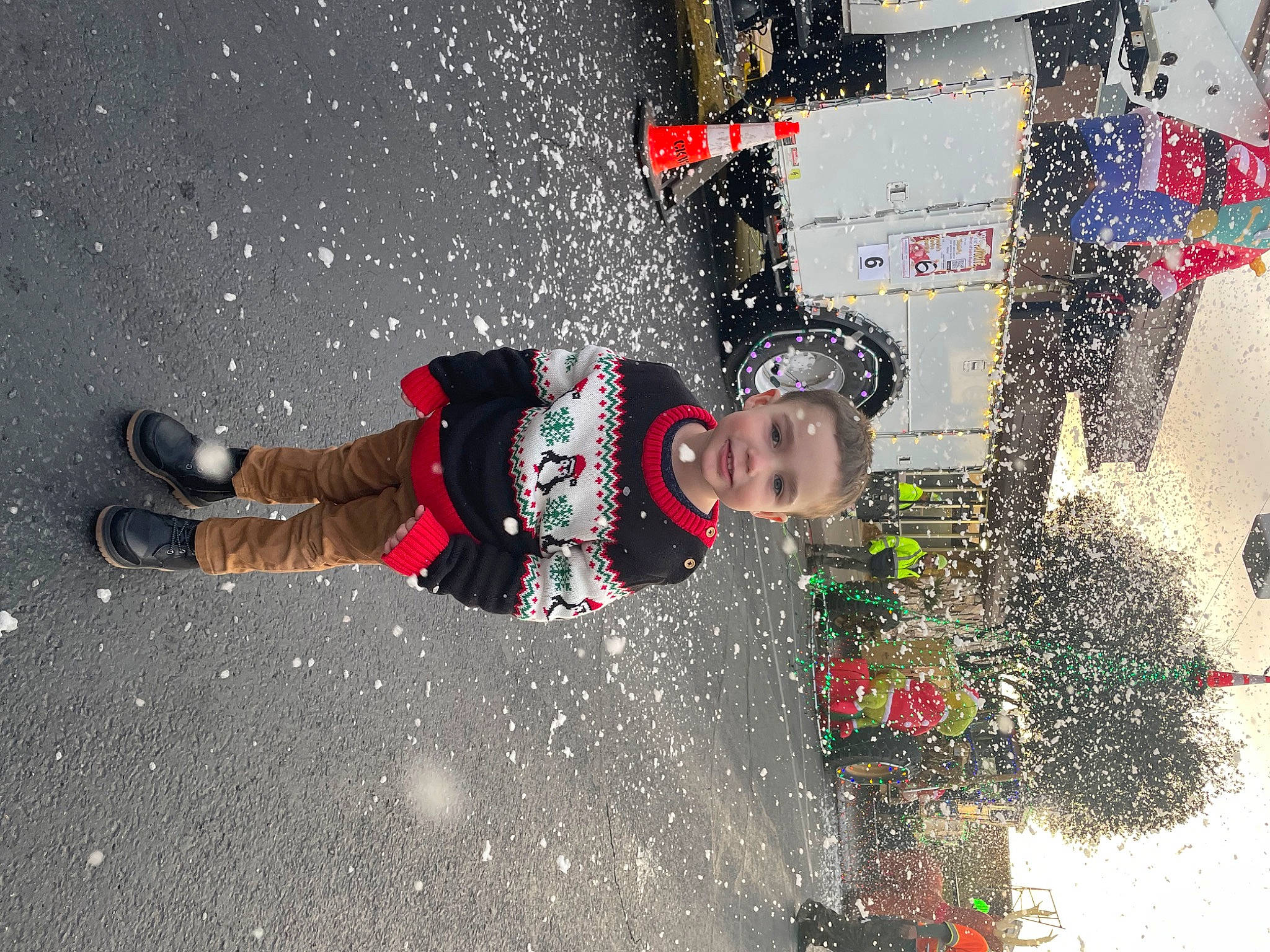 Matthias is registered to the contest to win money with this photo: asphalt, boats_and_boating_equipment_and_supplies, carmine, child, competition_event, confetti, event, fun, holiday, human_leg, joy, leisure, person, personal_protective_equipment, play, precipitation, recreation, road_surface, sports, toddler