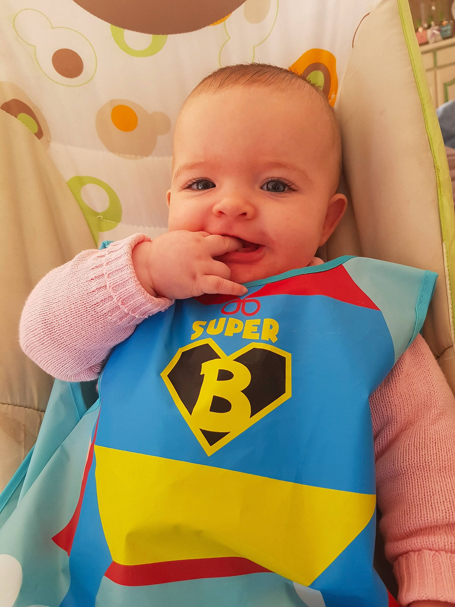 Apolline participe au concours pour gagner de l'argent avec cette photo : baby_products, boy, child, eye, fun, infant, material, person, product, skin, smile, textile, toddler, toy, yellow