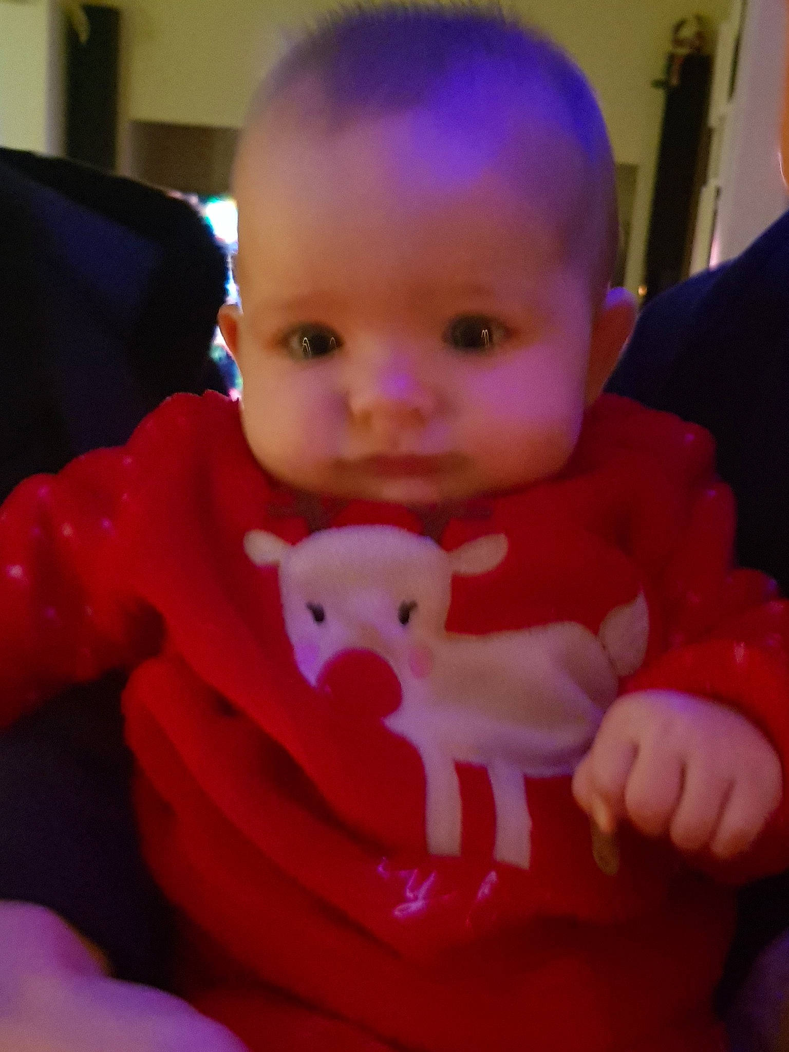 Apolline a rejoint le concours — aidez-le/la à gagner de superbes lots ! cheek, child, eye, face, finger, fun, hand, head, infant, lip, mouth, nose, person, pink, product, purple, red, skin, smile, textile