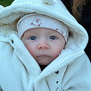 Sohan a rejoint le concours — aidez-le/la à gagner de superbes lots ! baby, child, face, blue_eyes, hood, hat, jacket, white_clothing, outdoor, portrait, closeup, cute, infant, warm_clothing, person, soft_texture, winter, young_child, expressionless, skin