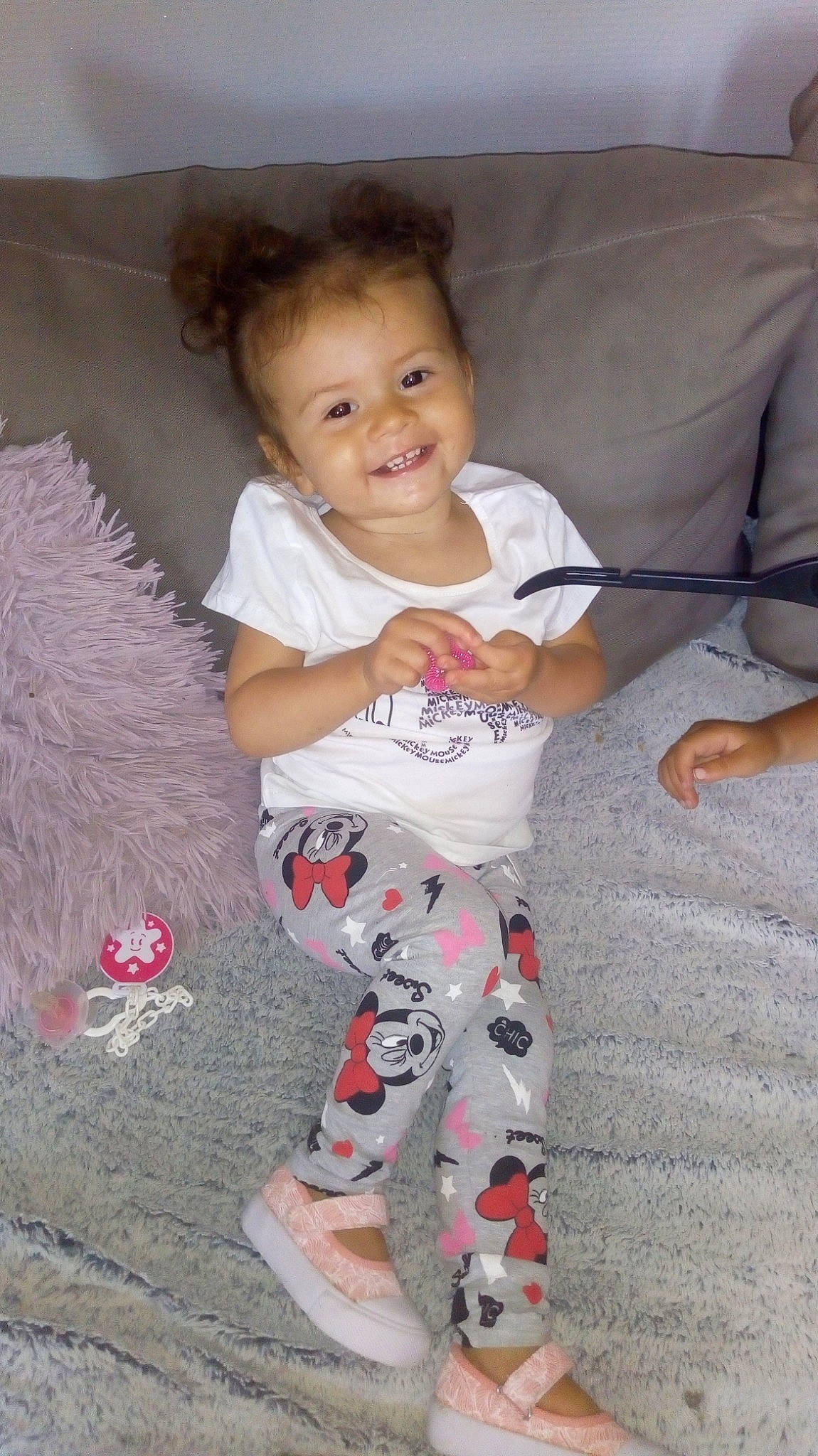 élyana a rejoint le concours — aidez-le/la à gagner de superbes lots ! baby, baby_toddler_clothing, child, joy, leg, pajamas, person, pink, skin, smile, toddler