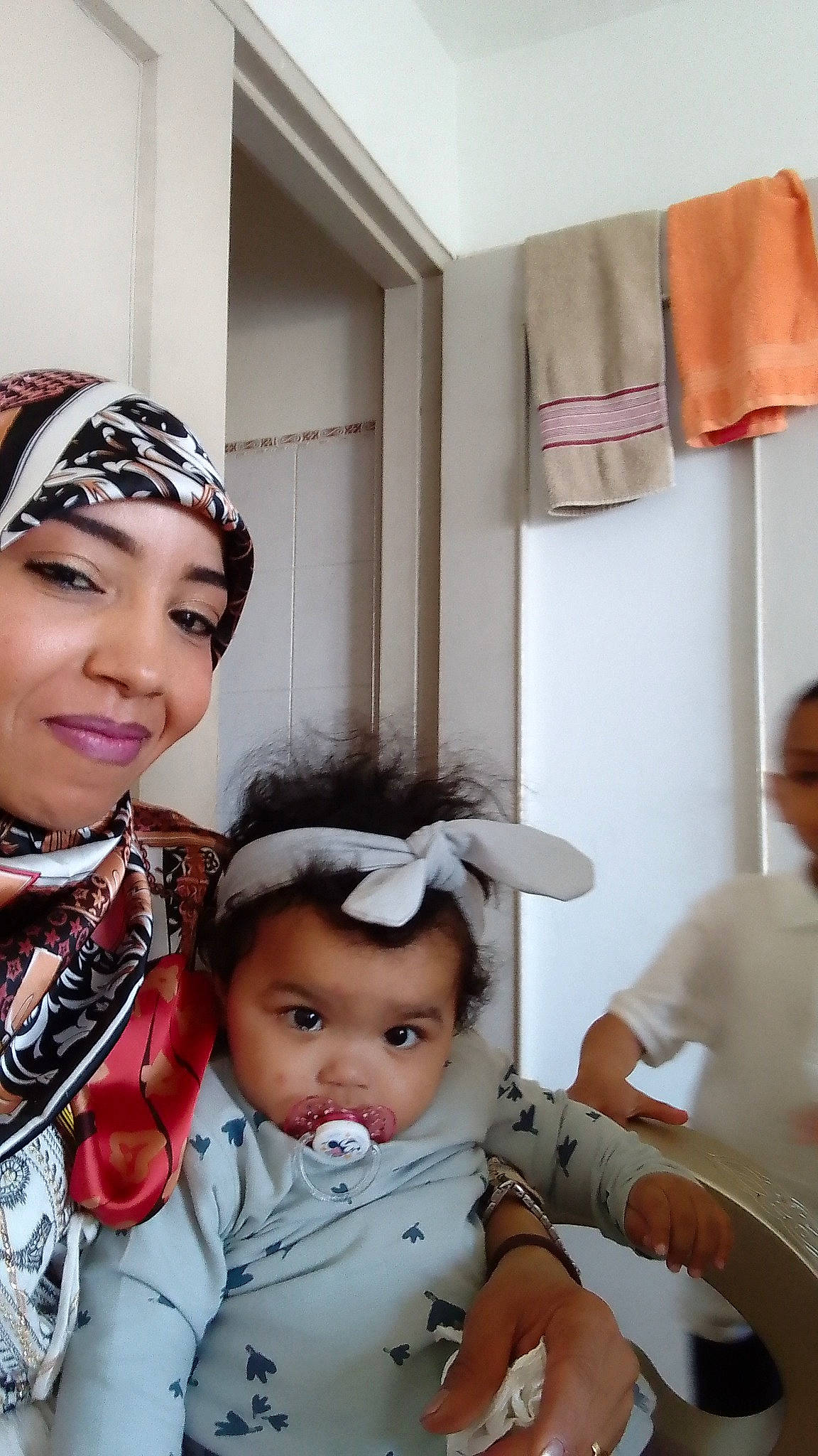 Sawsan a rejoint le concours — aidez-le/la à gagner de superbes lots ! baby, child, earrings, event, eyelash, fashion_accessory, fashion_design, fun, gesture, hair_accessory, happy, headpiece, headwear, jewellery, joy, magenta, person, portrait_photography, room, skin