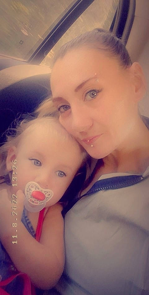 Inaya participe au concours pour gagner de l'argent avec cette photo : cheek, chin, cloud, ear, eye, eyebrow, eyelash, flash_photography, forehead, gesture, hair, happy, iris, jaw, lip, mouth, nose, person, shoulder, skin