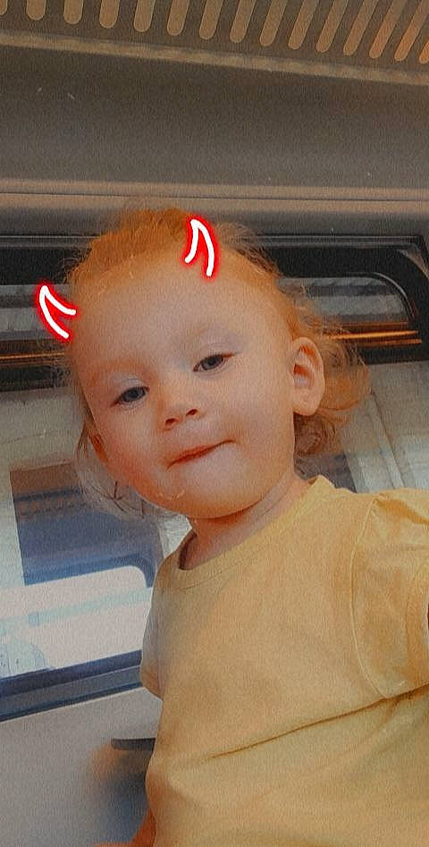 Inaya a rejoint le concours — aidez-le/la à gagner de superbes lots ! baby, baby_toddler_clothing, cheek, child, chin, ear, eyebrow, eyelash, flooring, forehead, fun, happy, lip, nose, person, portrait_photography, skin, smile, t_shirt, toddler