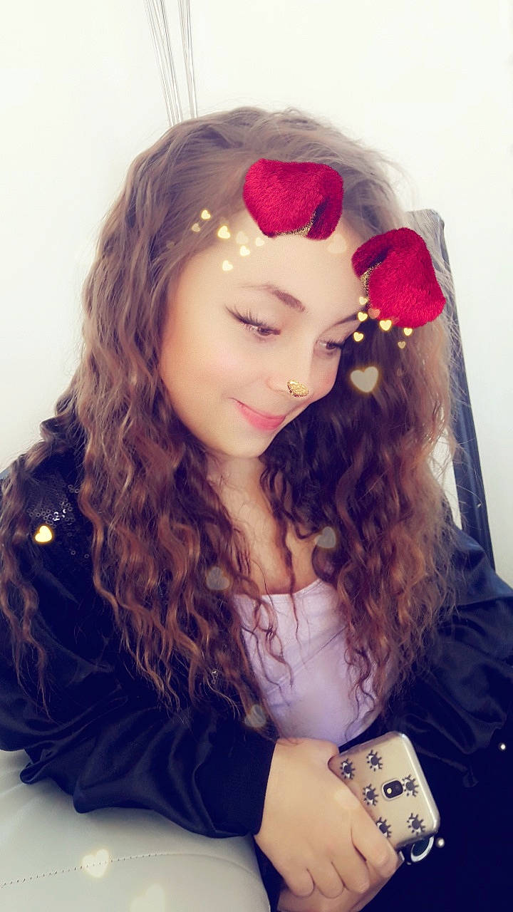 Tamara a rejoint le concours — aidez-le/la à gagner de superbes lots ! beauty, black_hair, brown_hair, cool, eye, fashion_accessory, forehead, hair, hair_accessory, hair_coloring, hairstyle, head, headpiece, human, joy, lady, lip, long_hair, person, pink