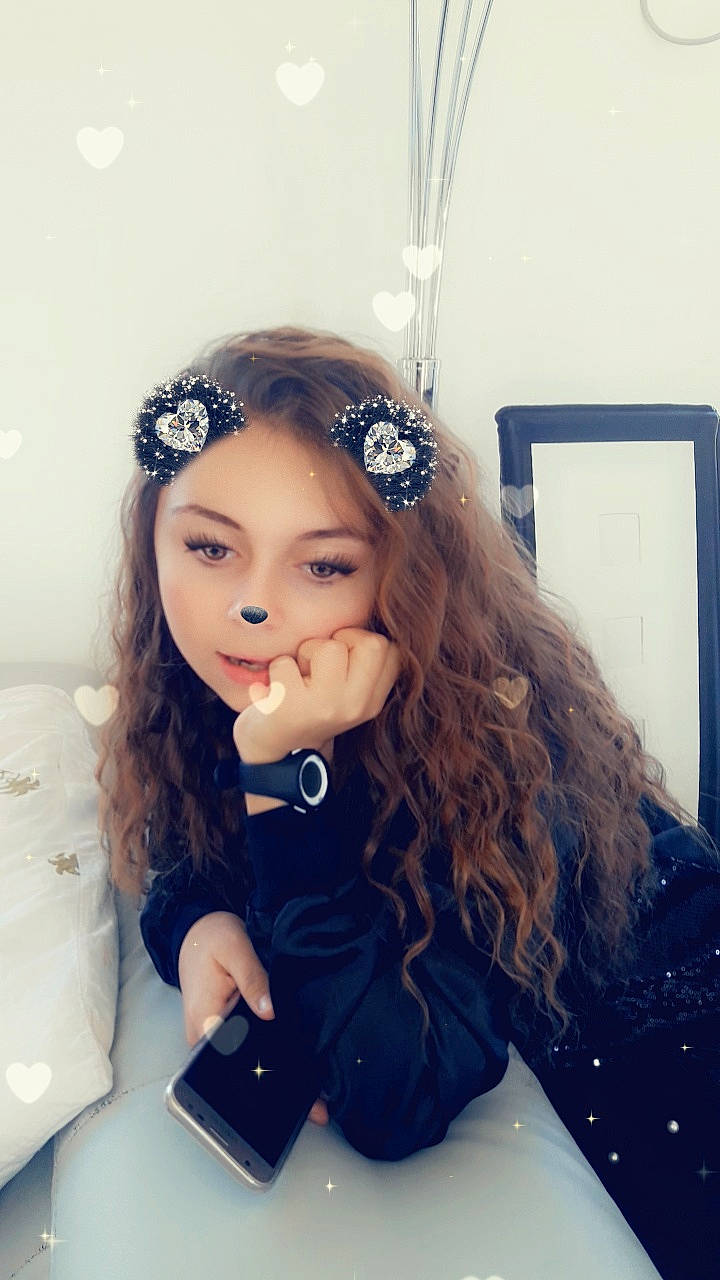 Tamara a rejoint le concours — aidez-le/la à gagner de superbes lots ! beauty, brown_hair, doll, ear, eye, eyebrow, face, fashion, forehead, hair, hair_accessory, hairstyle, head, headpiece, lady, lip, long_hair, nose, person, selfie