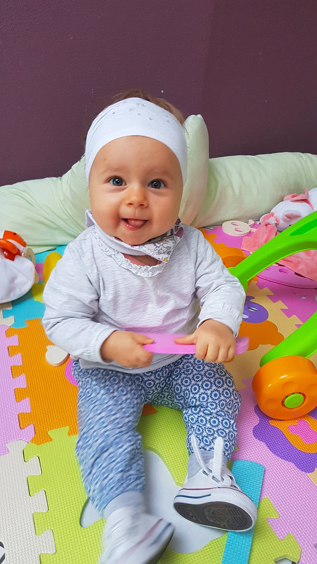 Néphaëlle a rejoint le concours — aidez-le/la à gagner de superbes lots ! baby, baby_playing_with_toys, baby_products, baby_toddler_clothing, baby_toys, child, headwear, person, play, skin, smile, toddler