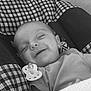 Gabriel a rejoint le concours — aidez-le/la à gagner de superbes lots ! baby, smiling, pacifier, blanket, checkered_pattern, cushion, infant, sleeping, face, clothing, relaxing, cute, indoors, closeup, portrait, child, happiness, comfort, monochrome, resting
