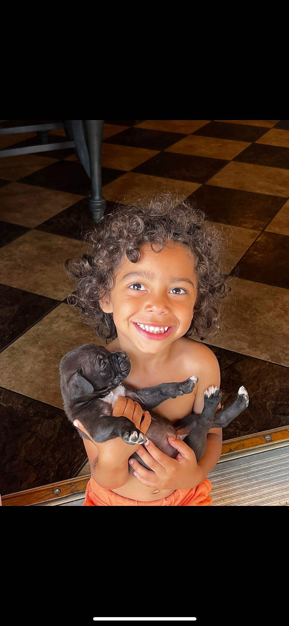 Olyver is registered to the contest to win money with this photo: arm, cheek, chest, child, flash_photography, floor, flooring, fun, hand, happy, hardwood, human_leg, joy, leisure, person, sitting, skin, smile, thigh, thumb