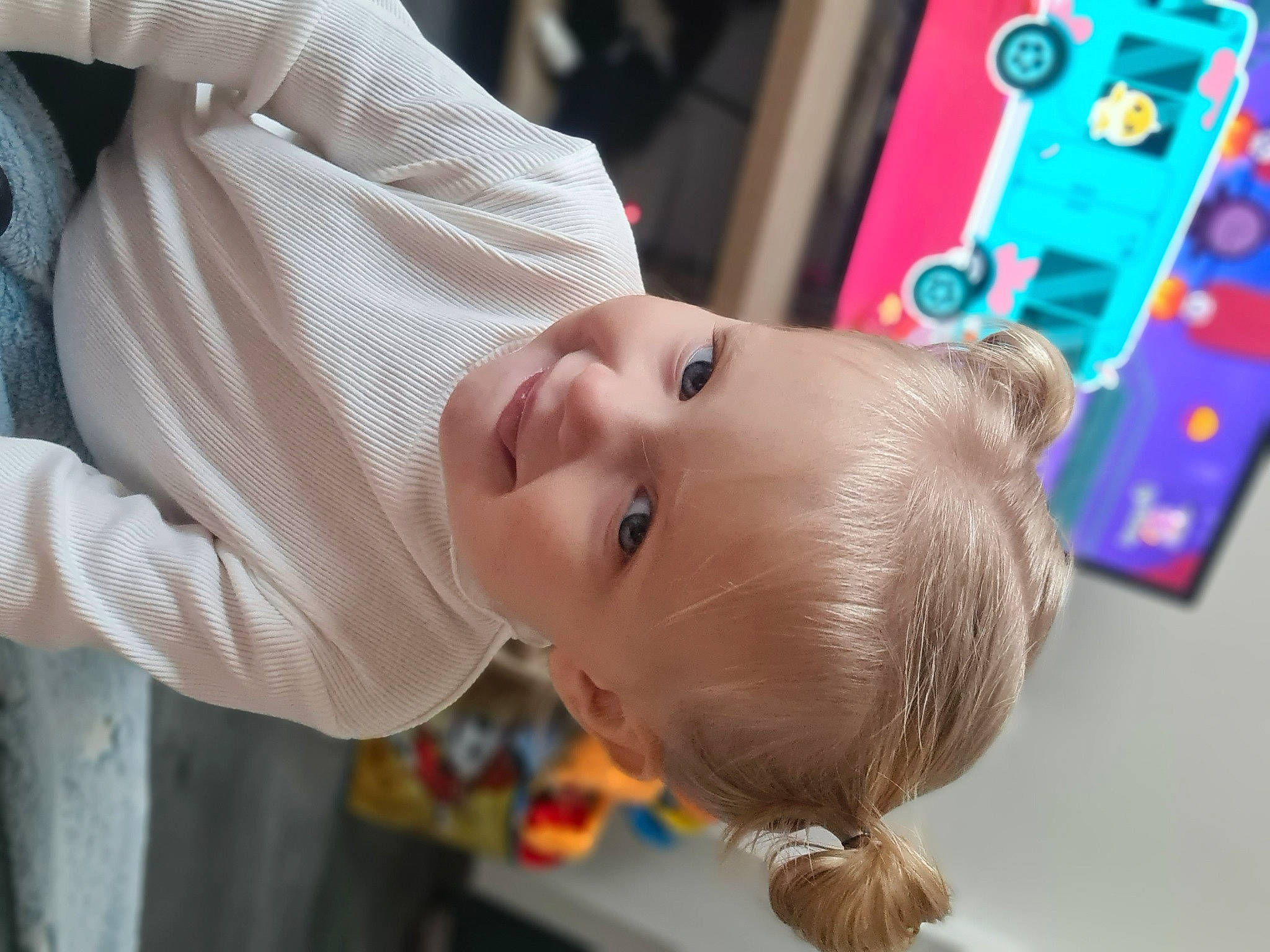 Zoé participe au concours pour gagner de l'argent avec cette photo : baby, baby_playing_with_toys, baby_products, baby_toddler_clothing, baby_toys, cheek, child, fun, happy, hat, joy, leisure, nose, person, room, smile, toddler, toy, vacation, wood