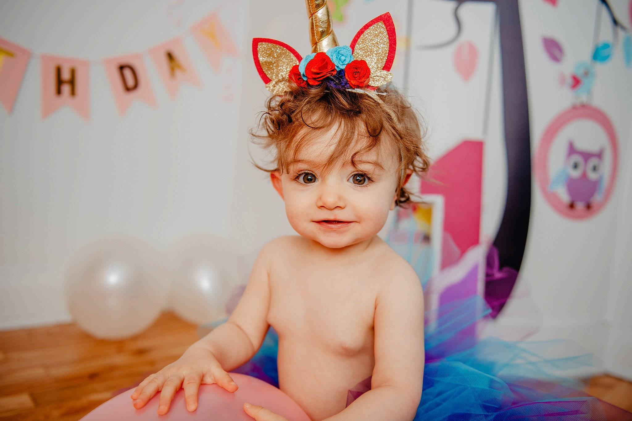 Gaby a rejoint le concours — aidez-le/la à gagner de superbes lots ! baby, cheek, child, ear, eye, face, fashion_accessory, hair_accessory, headgear, headpiece, organ, person, photograph, photography, pink, product, room, skin, smile, toddler