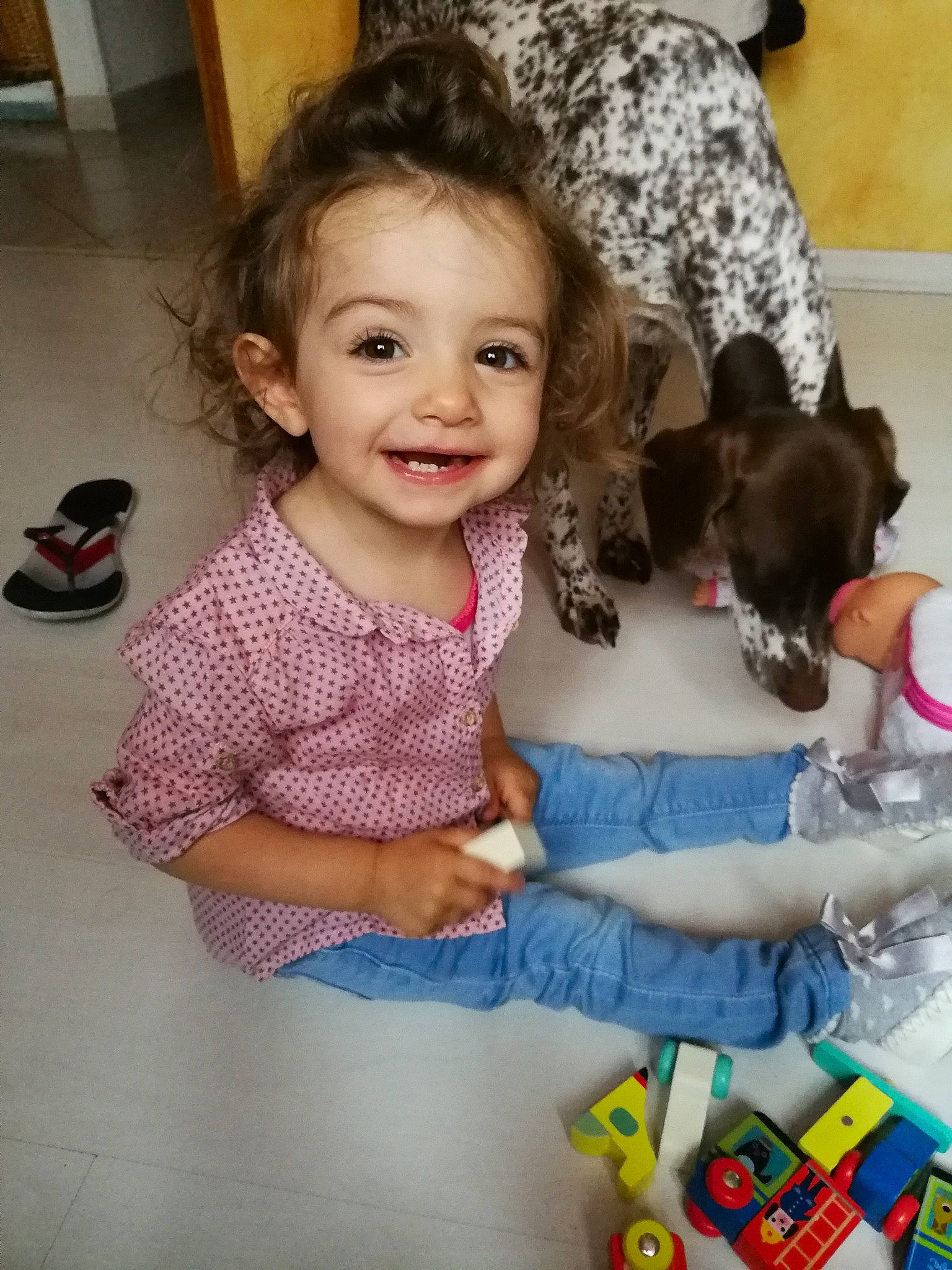 Gaby participe au concours pour gagner de l'argent avec cette photo : baby, child, joy, person, play, sibling, smile, toddler, toy